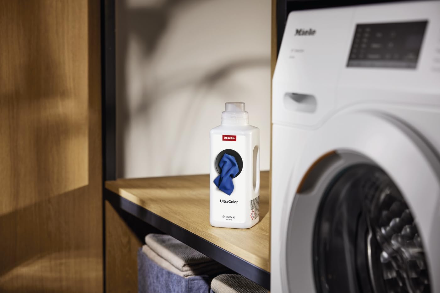 Miele Original UltraColor Liquid Laundry Detergent for Miele Washing Machines, Colour Protection for Dark and Coloured Fabrics, 1.5 L - 11979450