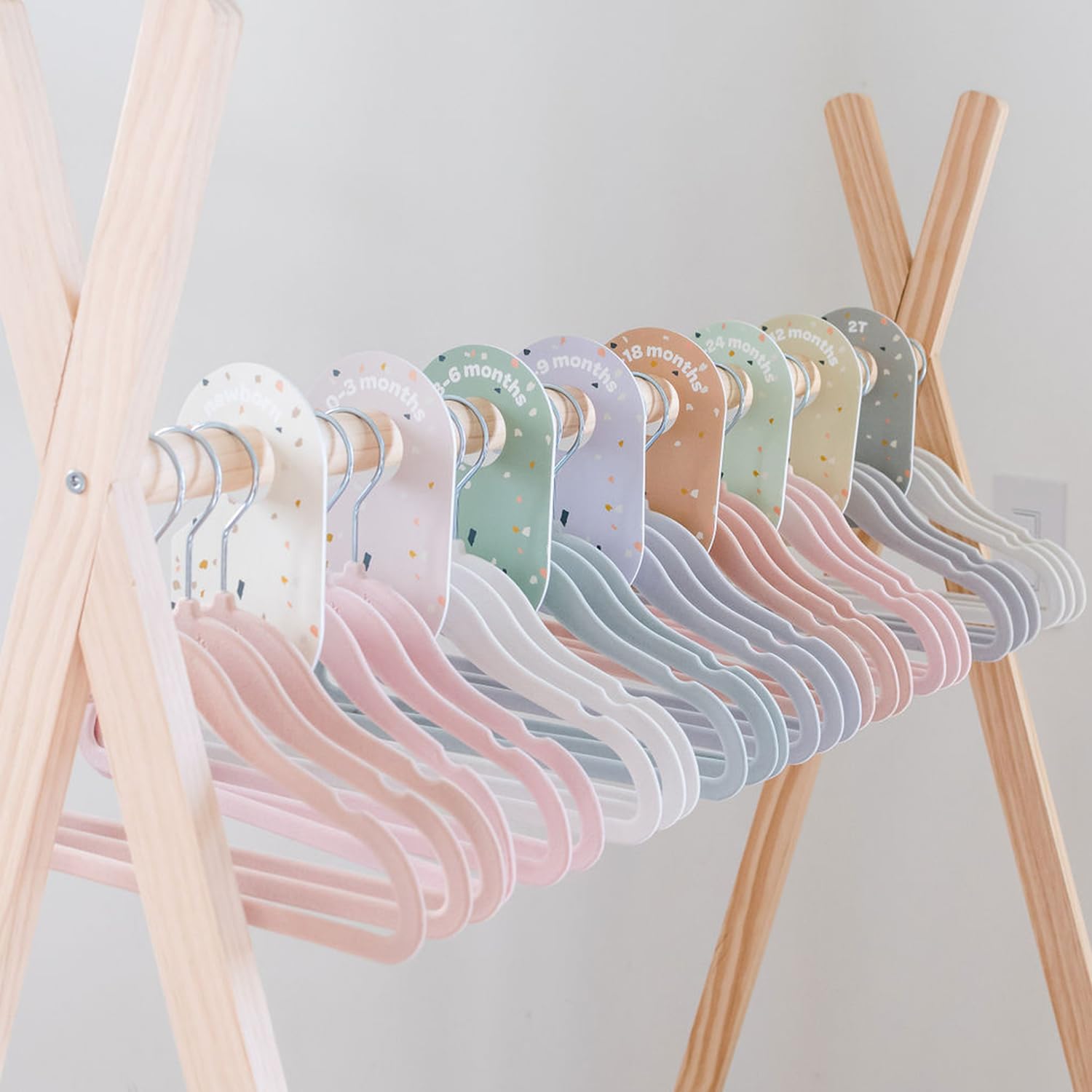 3 Sprouts Velvet Baby Hangers - Non-Slip, Infant & Toddler Velvet Hangers - Slim Kids Hangers & Baby Clothes Hangers, Cintres Pour Bébé (Cream)