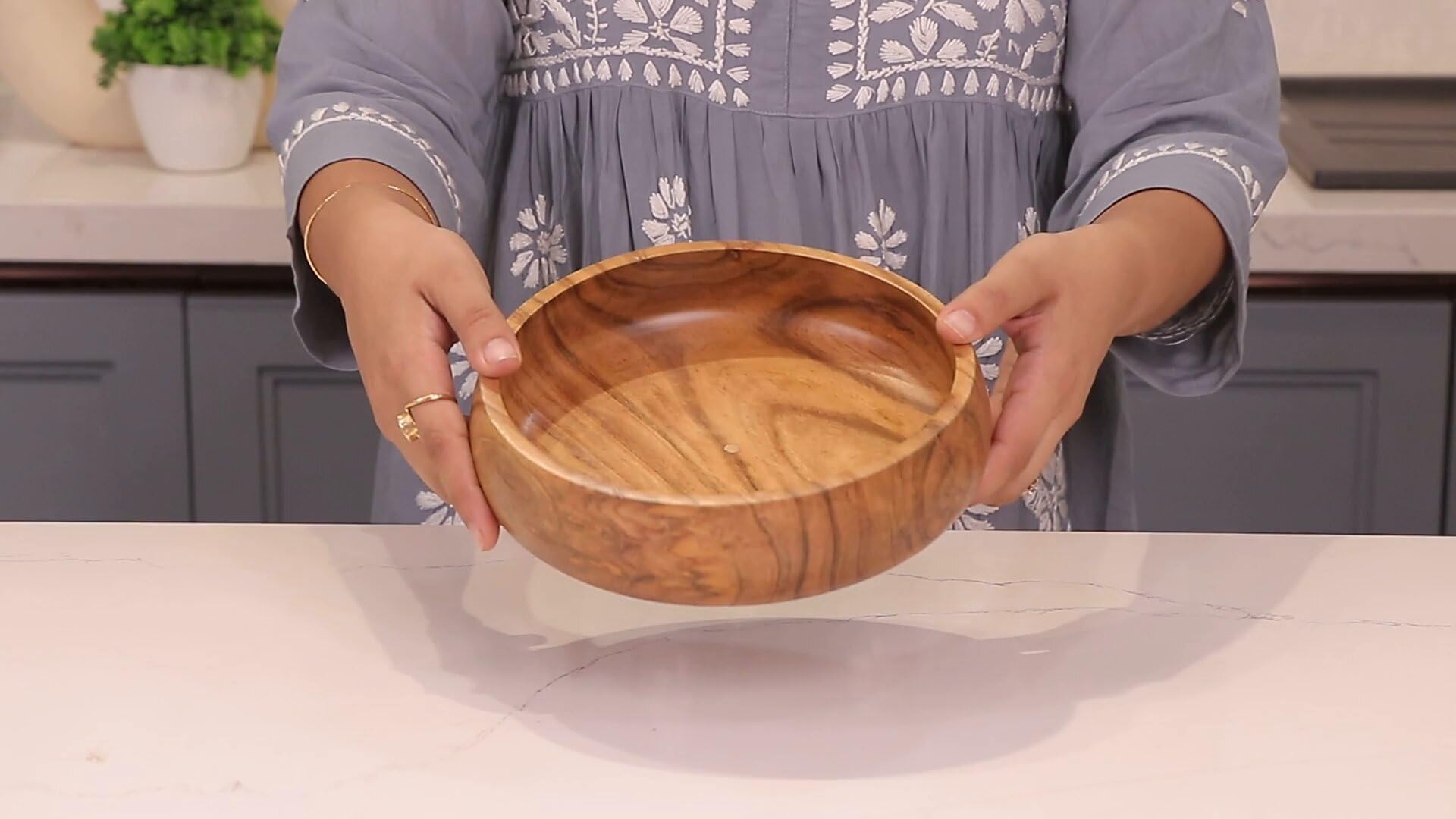 LAVAUX DESIGNS Wooden Bowls for Food | Set of 2 Individual Acacia Wood Bowls 8 x 2 inches (25 oz) | Enjoy Your Salad, Pasta, Rice, acai, Smoothie, Soup, Fruits, Snacks