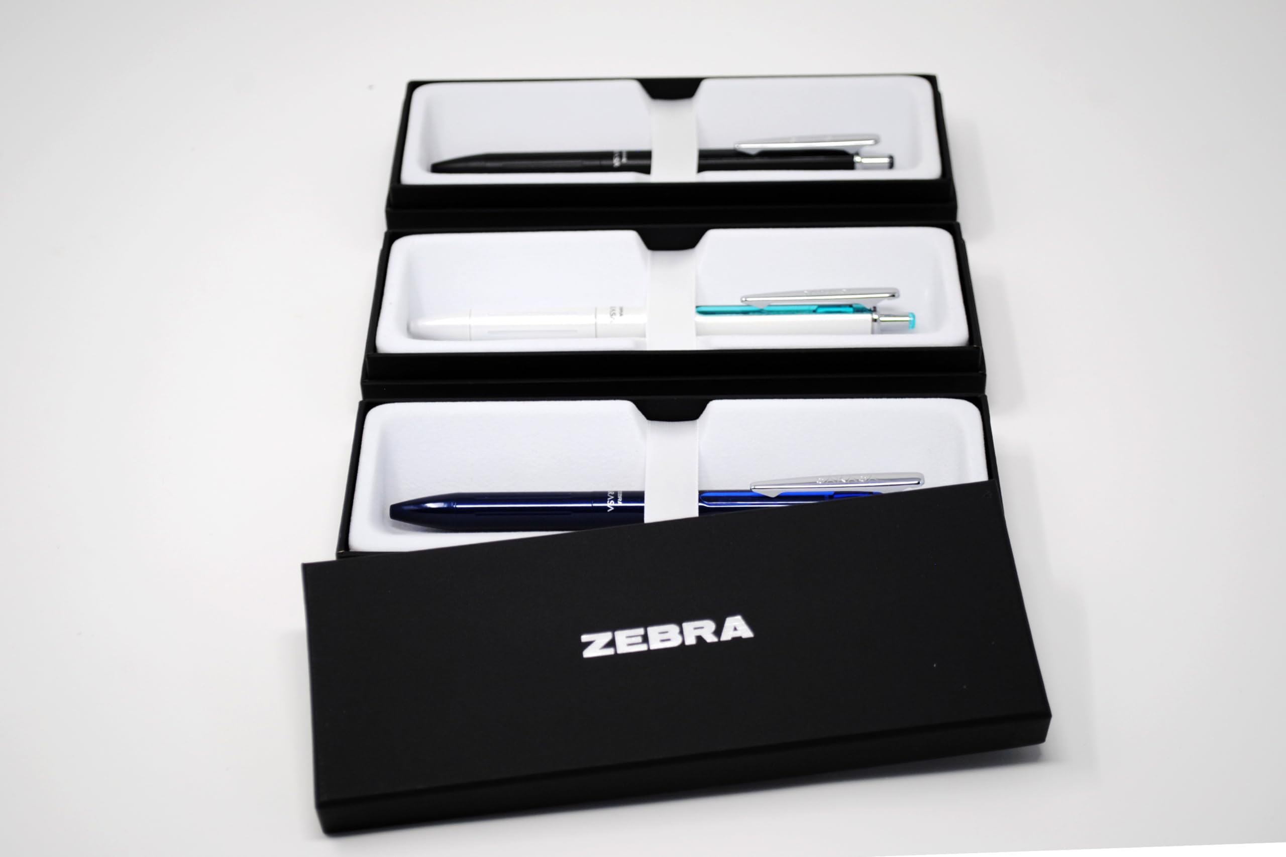 Zebra Pen SARASA Grand Retractable Gel Pen Gift Set, White/Black/Navy Brass Barrel, .7mm Medium Point, Rapid Dry Black Ink, Ideal for the Left Handed, Elimates Smudging and Smearing in Seconds (45373)