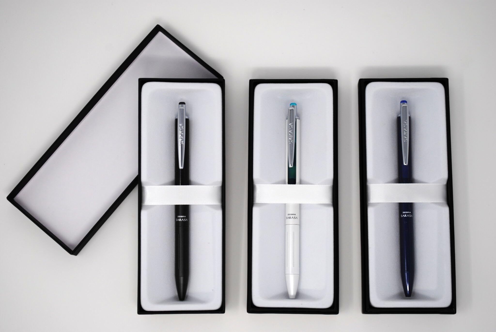 Zebra Pen SARASA Grand Retractable Gel Pen Gift Set, White/Black/Navy Brass Barrel, .7mm Medium Point, Rapid Dry Black Ink, Ideal for the Left Handed, Elimates Smudging and Smearing in Seconds (45373)