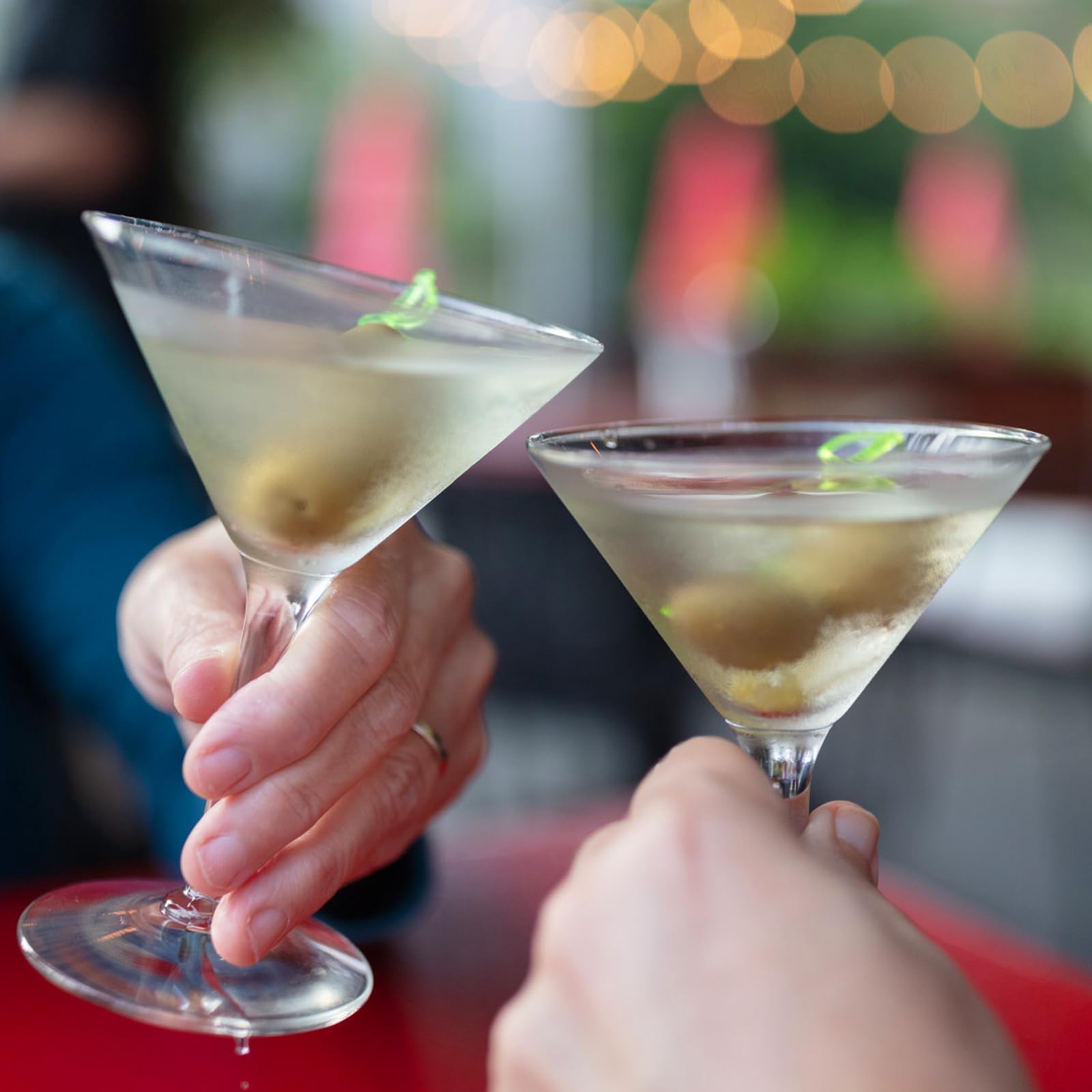 PARACITY Martini Glasses, Crystal Coupe Glasses, Hand Blown Premium Crystal Martini Glasses, Perfect for Cocktails, Martinis, Margaritas, Parties, Catering Boxes and Gifts(8 OZ/240ML) (4)