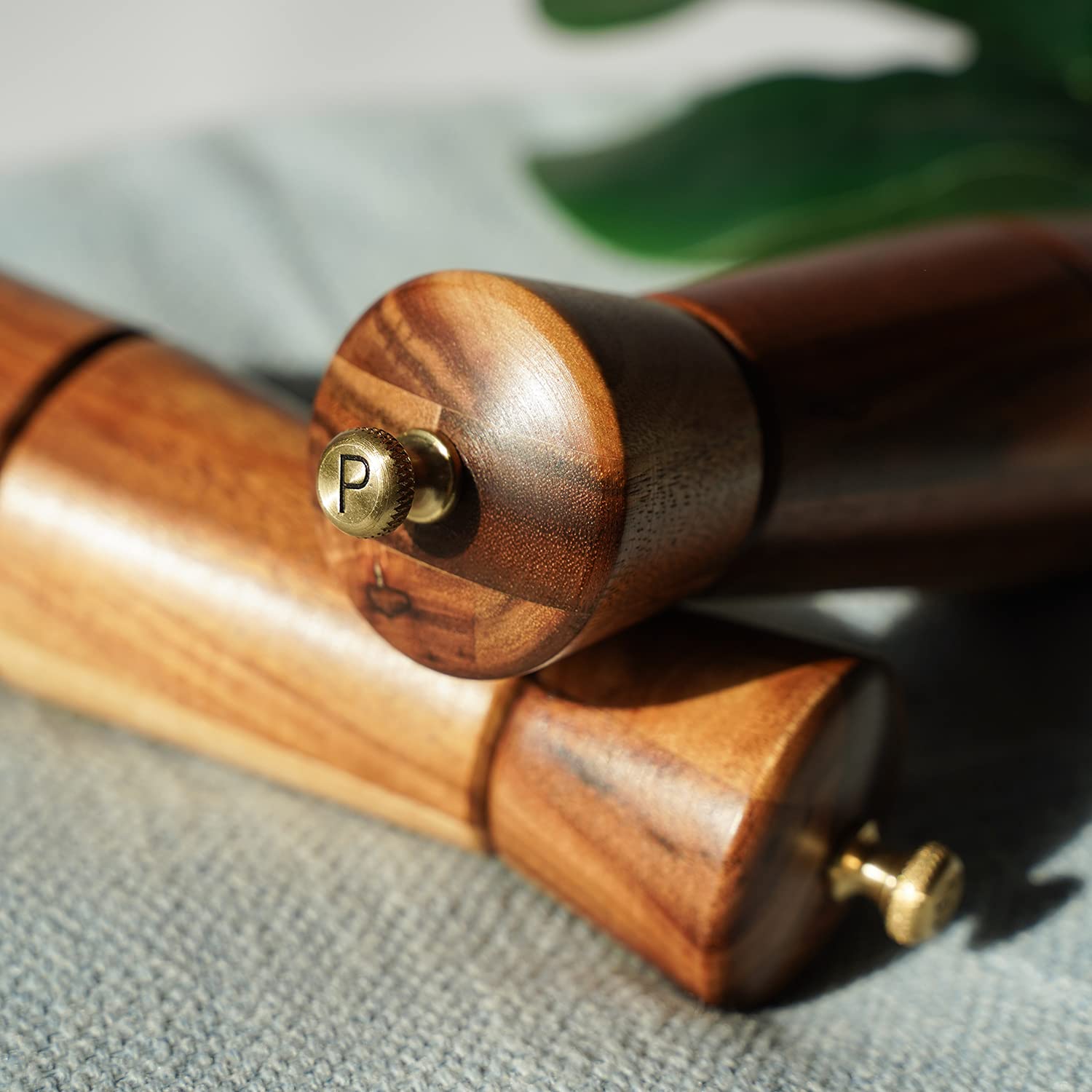 DeroTeno Pepper Grinder, Pepper Mill with Adjustable Stainless Steel, Acacia Wood, 16.5 cm / 6 inch Height, Bottom Dia: 5 cm, Upper Dia: 4.5 cm (Tray is NOT Included)