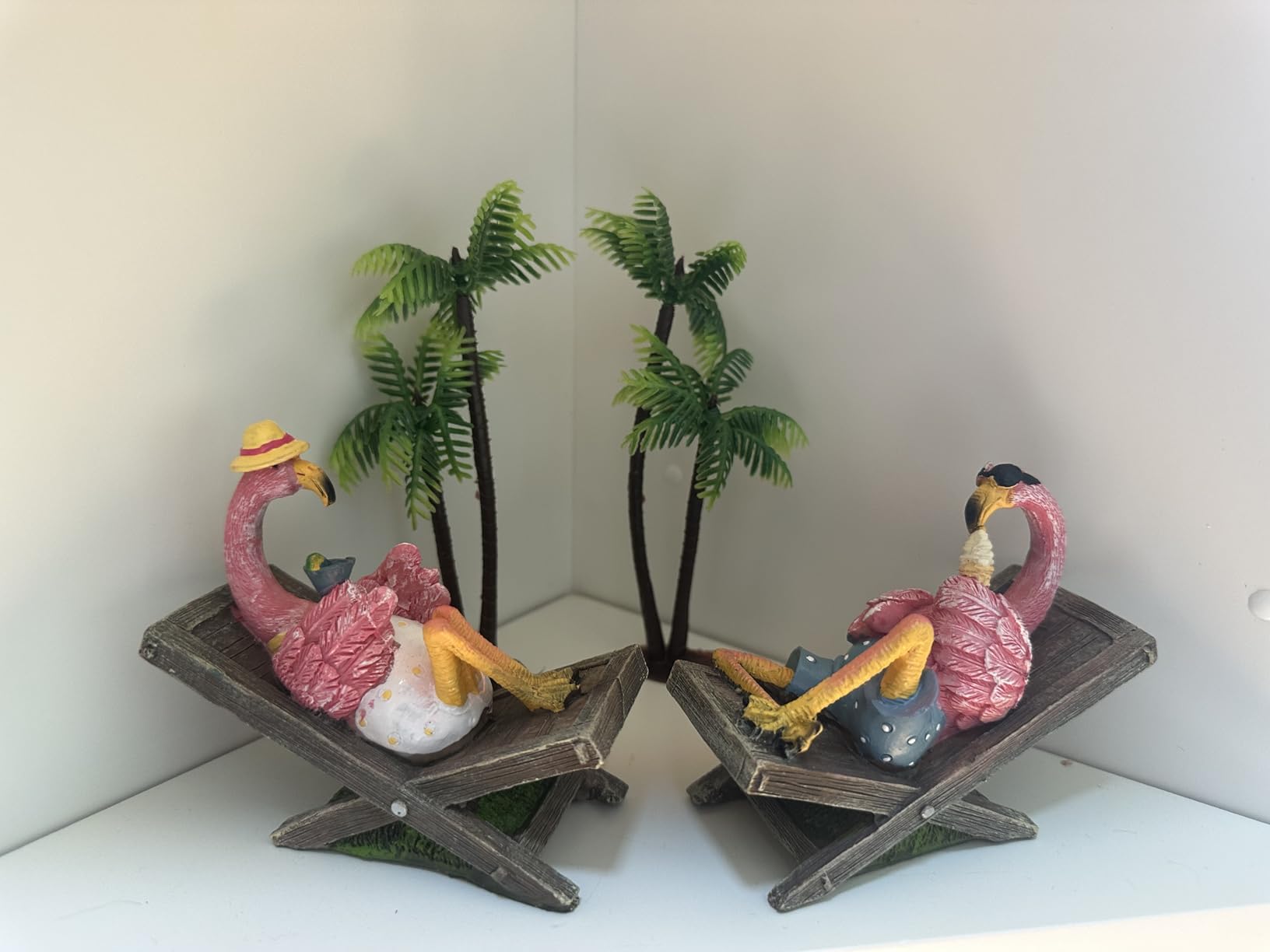 MUAMAX Flamingo Garden Statues Flamingo Figurine Tabletop Flamingo Decor Art Summer Tropical Coastal Ourdoor Decoration Flamingos Gifts for Women Grandma Friends Lawn Housewarming Gifts