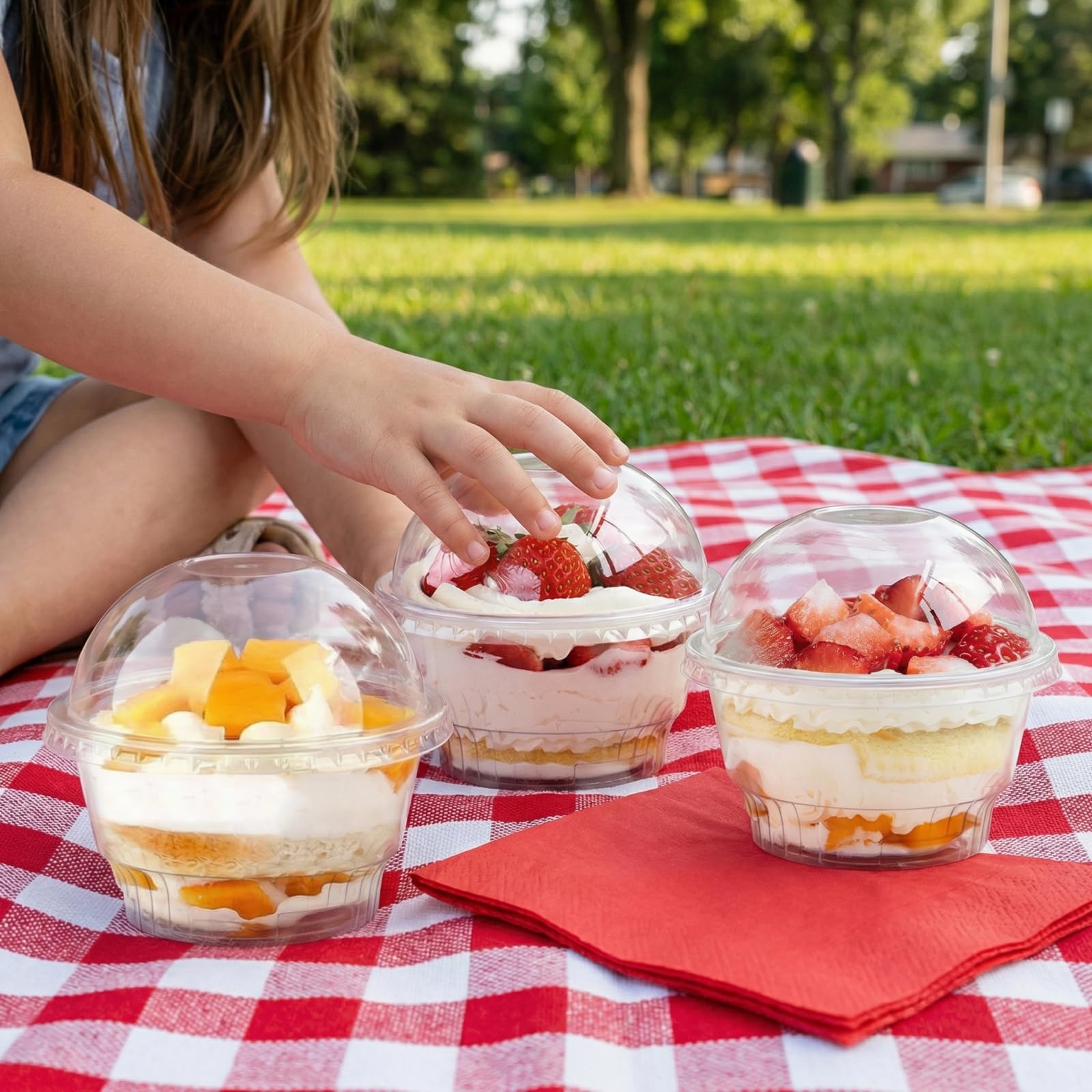 Lyellfe 100 Pack Dessert Cups with Dome Lids, 5 oz Clear Plastic Cup, Ice Cream Cups for Take Away Food Dessert Cupcake and Fruit