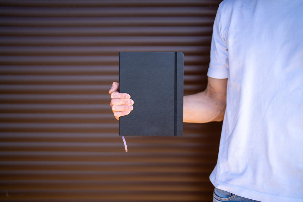 Moleskine Classic Notebook, Extra Large, Dotted, Black, Soft Cover (7.5 x 10)