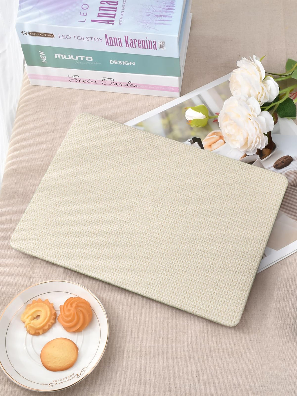 Seorsok Compatible with MacBook Pro 13 inch Case M2 2023,2022,2021-2016 A2338 M1 A2251 A2289 A2159 A1989 A1708 A1706,Elegant Plastic Hard Shell Case with Transparent Keyboard Cover,Beige Woven Fabric