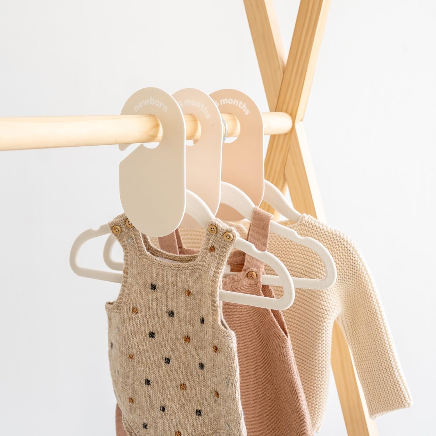 3 Sprouts Baby Closet Dividers Set of 8 - Baby Clothes Organizer & Wardrobe Hanger - Nursery Infant Closet Organizer for Baby Clothing by Size or Age from Newborn to Toddler Boy & Girl - Neutral