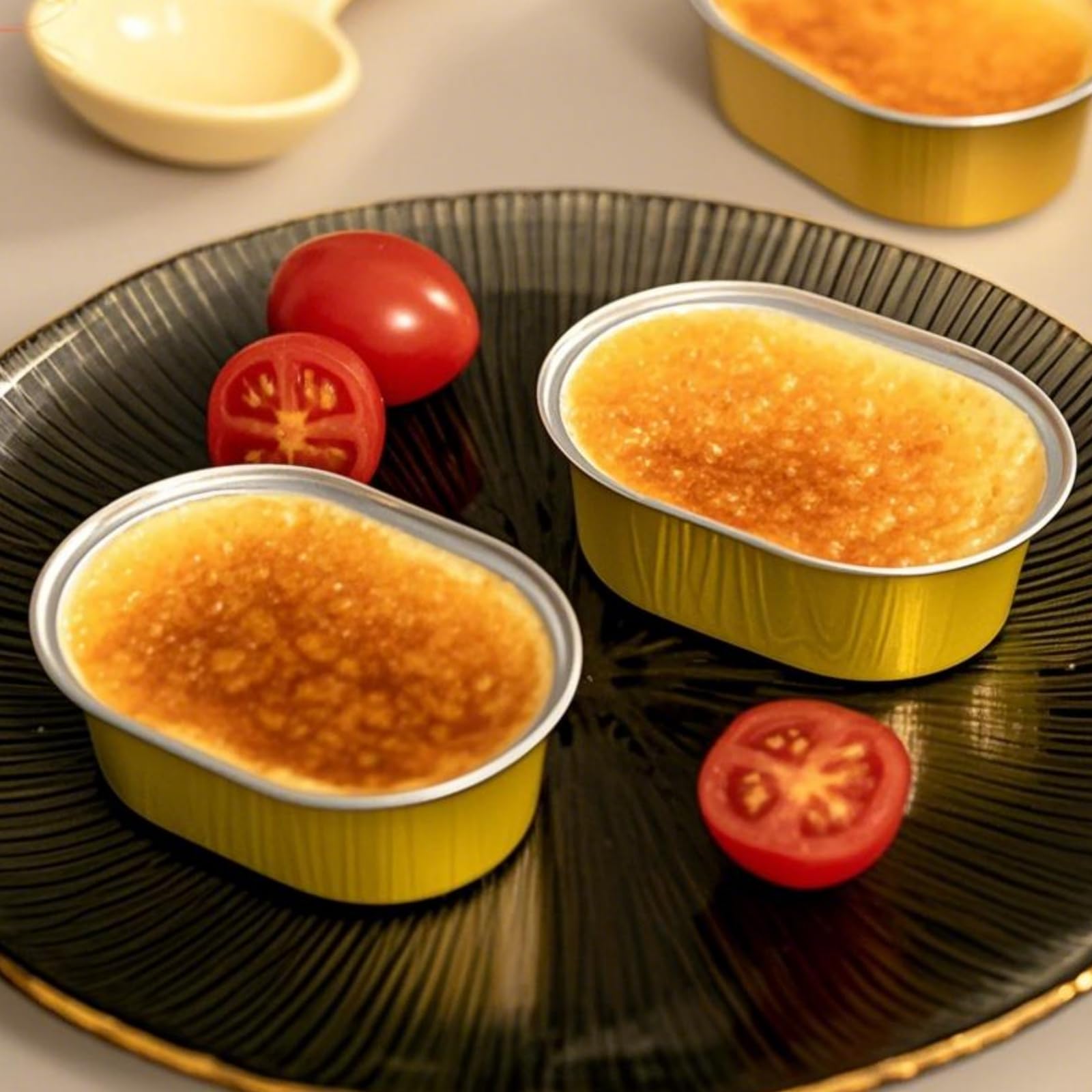 Dicunoy 100 Pack Mini Aluminum Baking Cups with Lids, 2 FL OZ Disposable Ramekins Muffin Liners Containers, Individual Pie Tin Cup for Dessert, Creme Brulee, Pudding, Cupcake