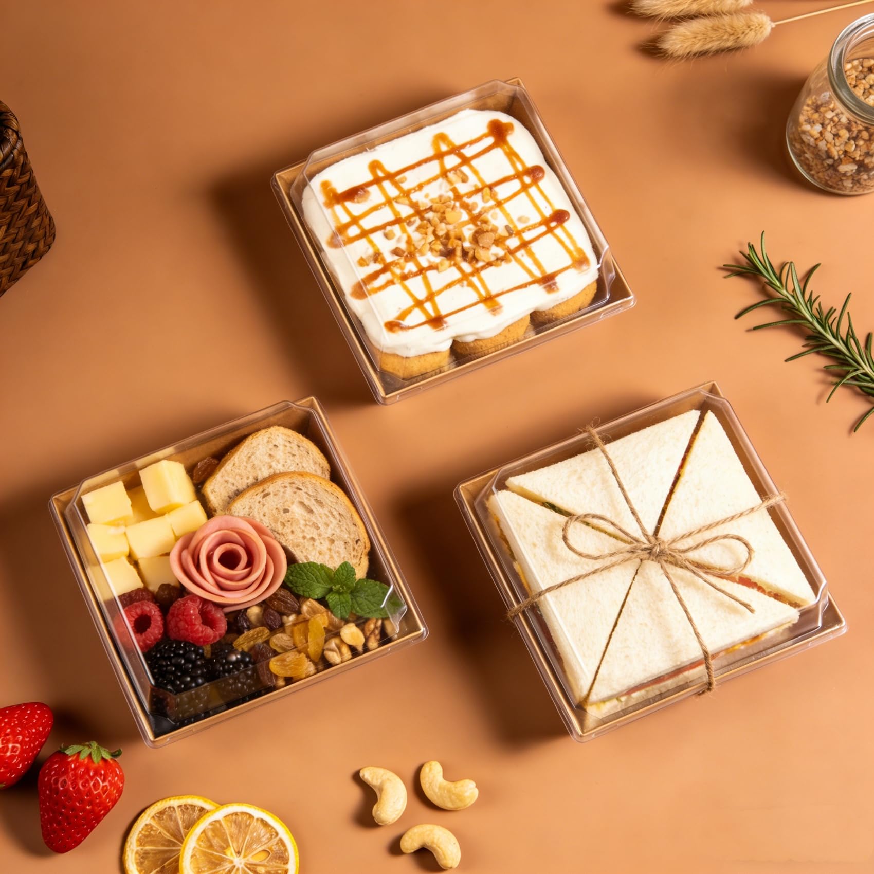 Zentriqlla 100 Pack Charcuterie Boxes with Clear Lids, Disposable Bakery Dessert Containers, Kraft Bakery Box with Twine & Stickers for Sandwich, Snacks, Cakes, Weddings, Strawberries, 5"x5"x2.6"