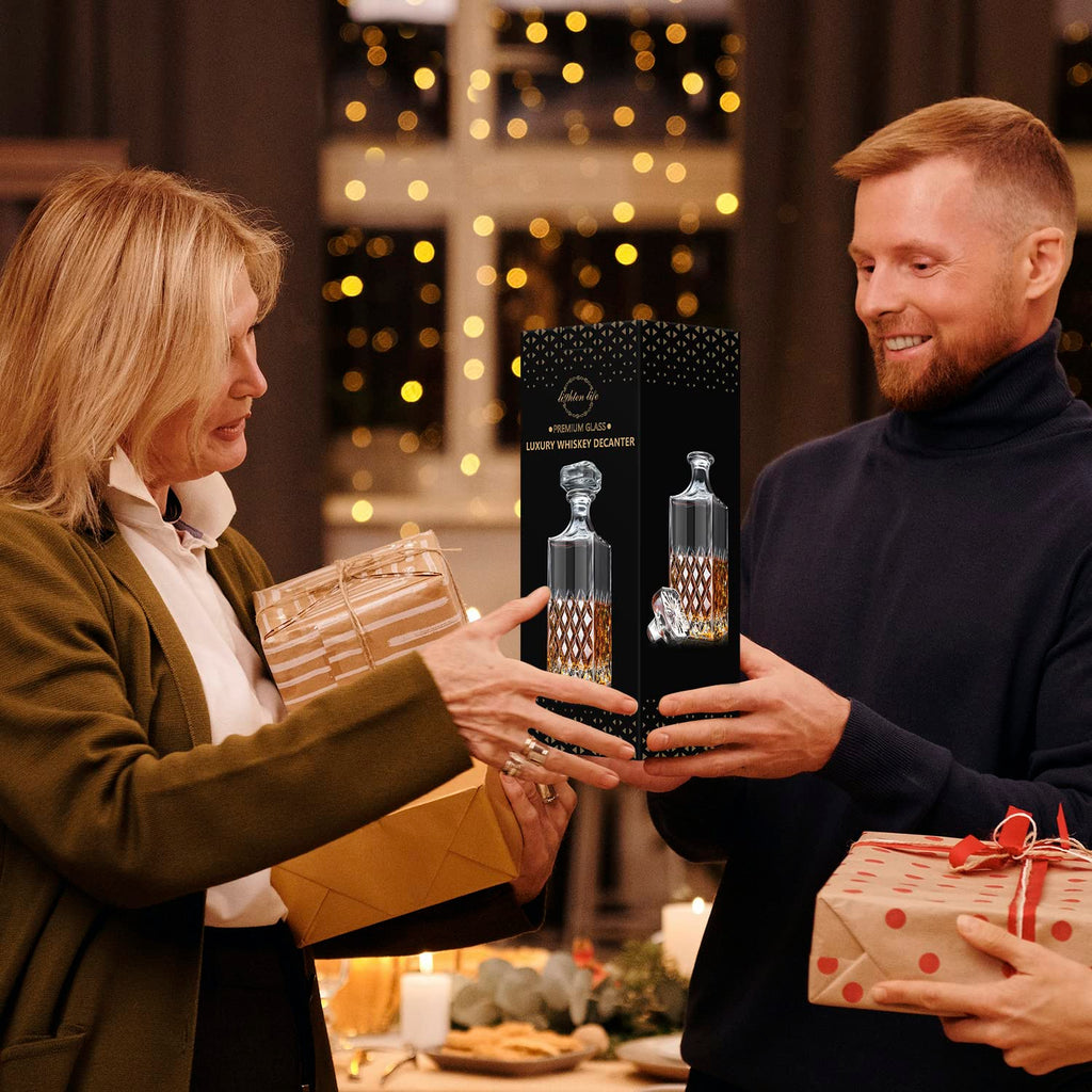 LIGHTEN LIFE Whiskey Decanter, 29oz Crystal with Stopper, Non-Lead Scotch Decanter in Gift Box, Premium for Vodka, Bourbon, Liquor