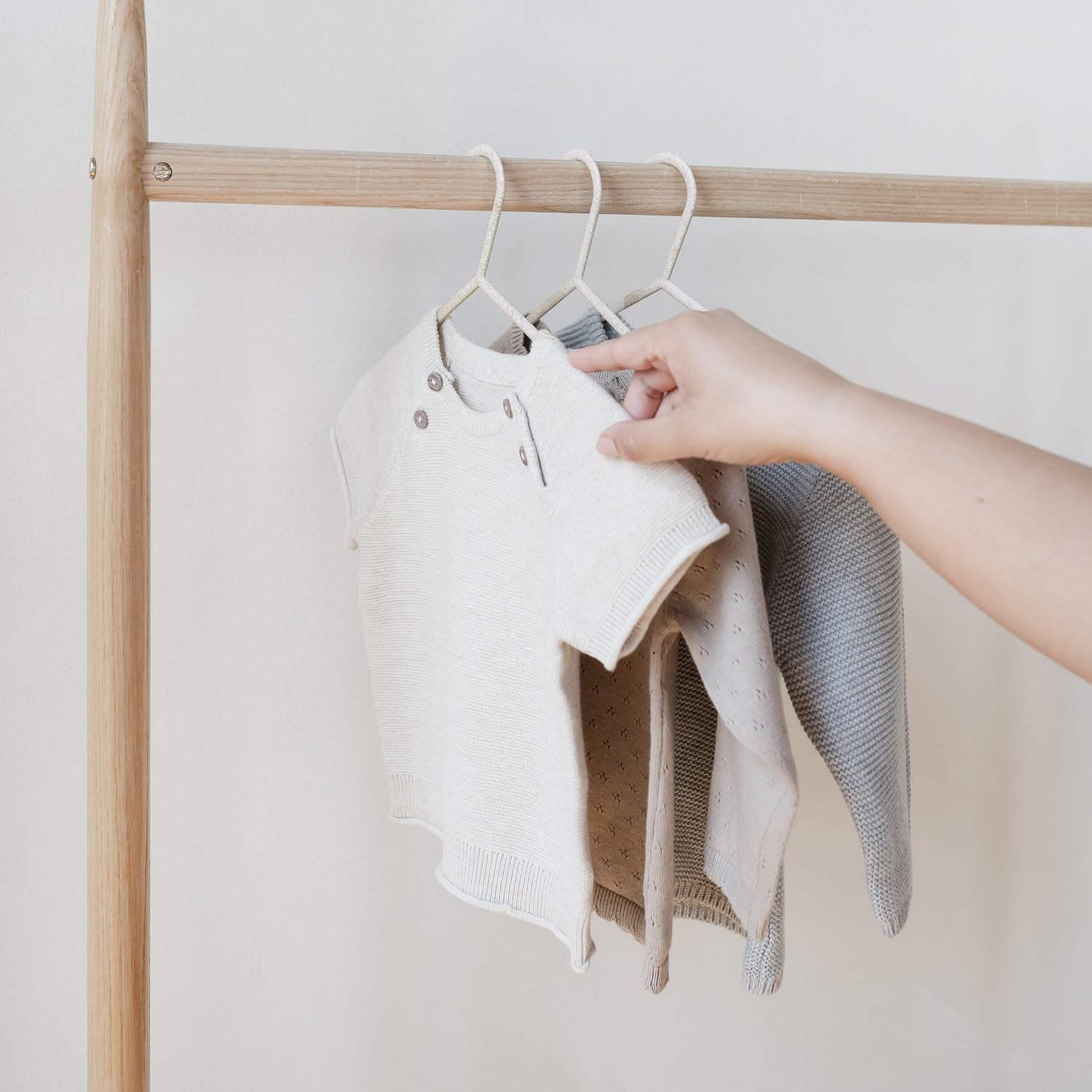 3 Sprouts Wheat Straw Plastic Hangers - 30-Pack Eco-Conscious Baby Hangers & Child Clothes Hanger, Coats - Ideal for Small Girls, Boys, Children, Toddlers, Kids Hangers for Closet - Speckled Cream