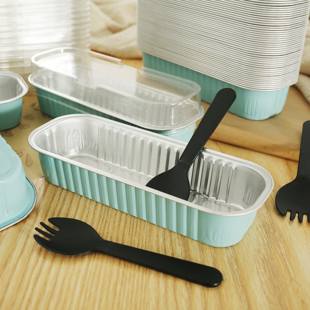 LAINIUTE 50Pcs Mini Loaf Pans with Lids and Spoons, 6.8oz Rectangle Aluminum Foil Baking Pans, Reusable Bread Containers, Narrow Cake Pans for Bread Cheesecake Creme Brulee Ramekins (light green)