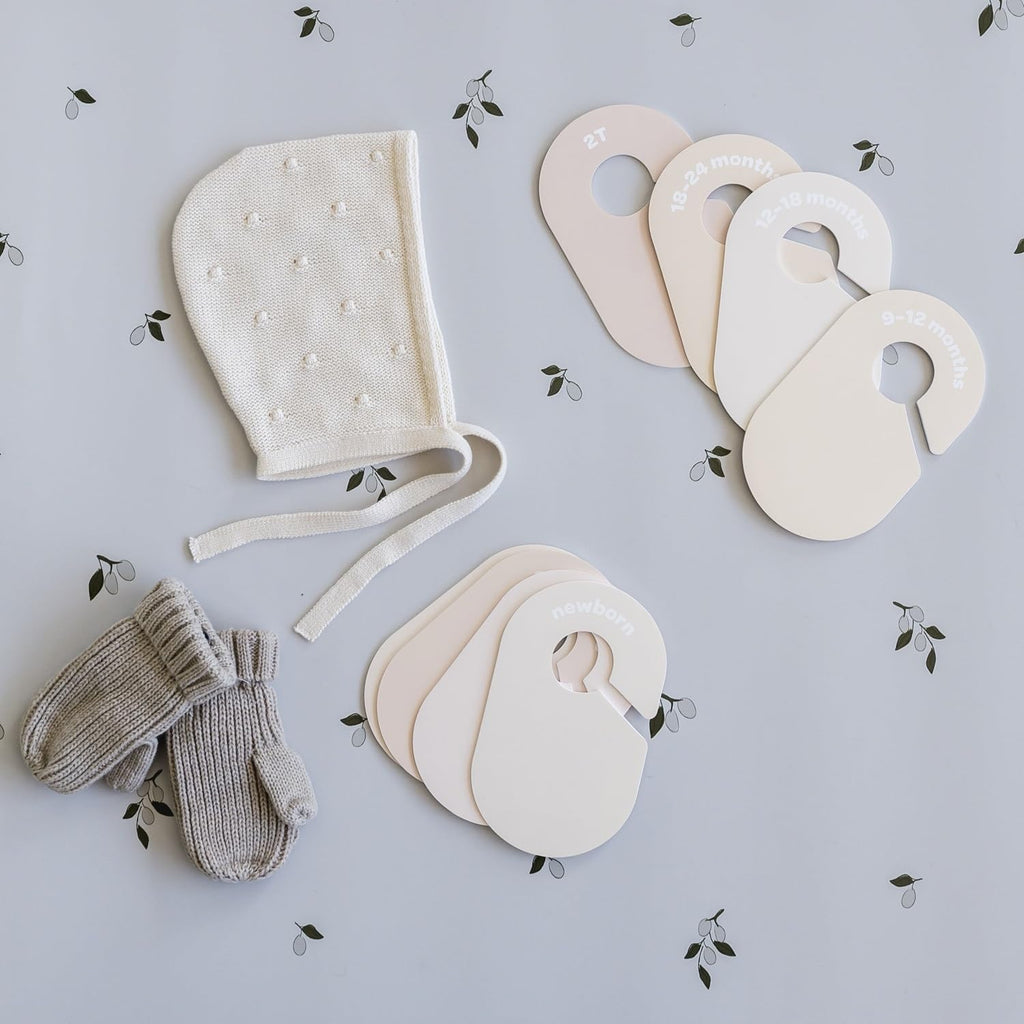 3 Sprouts Baby Closet Dividers Set of 8 - Baby Clothes Organizer & Wardrobe Hanger - Nursery Infant Closet Organizer for Baby Clothing by Size or Age from Newborn to Toddler Boy & Girl - Neutral