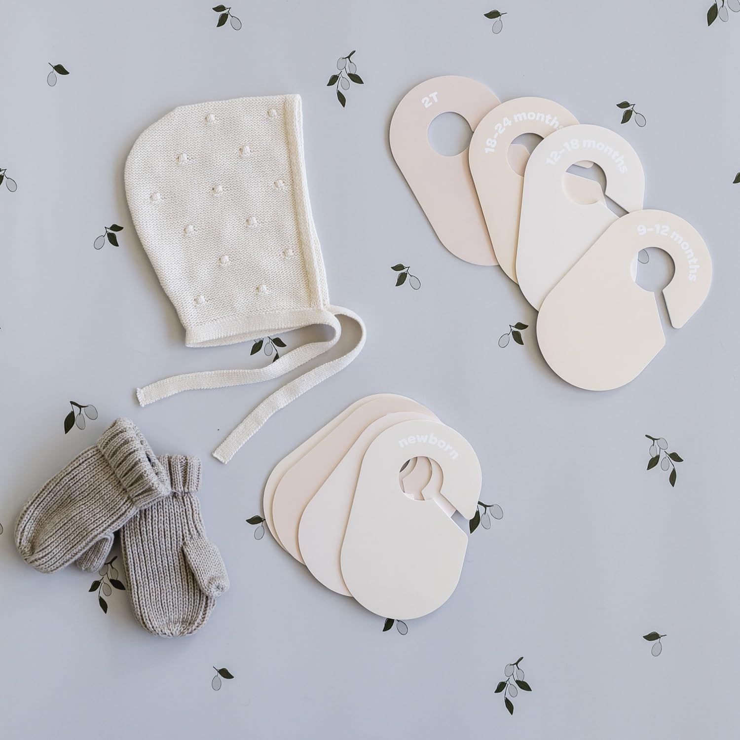 3 Sprouts Baby Closet Dividers Set of 8 - Baby Clothes Organizer & Wardrobe Hanger - Nursery Infant Closet Organizer for Baby Clothing by Size or Age from Newborn to Toddler Boy & Girl - Neutral