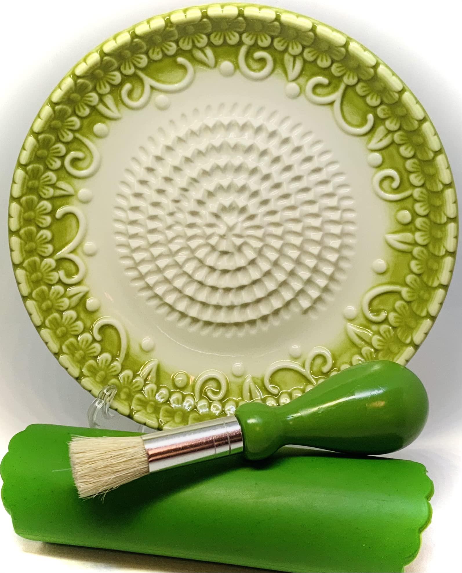 BonCera, All-in-one Premium Ceramic Garlic Grater Plate 4-Piece Set - Green Embossed Design and Style - For Garlic, Ginger, Chocolate, and more! - Comes with 5.25" Plate, Peeler, Brush, and Stand