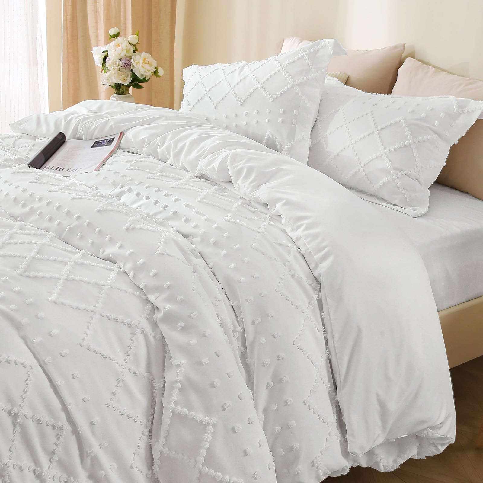 HYMOKEGE Duvet Cover Queen Size, Boho Tufted Duvet Cover Set 3 Pieces, Soft & Lightweight Shabby Chic, Embroidery Bedding Set for All Seasons, 90" × 90" & 2 Pillow Shams, White