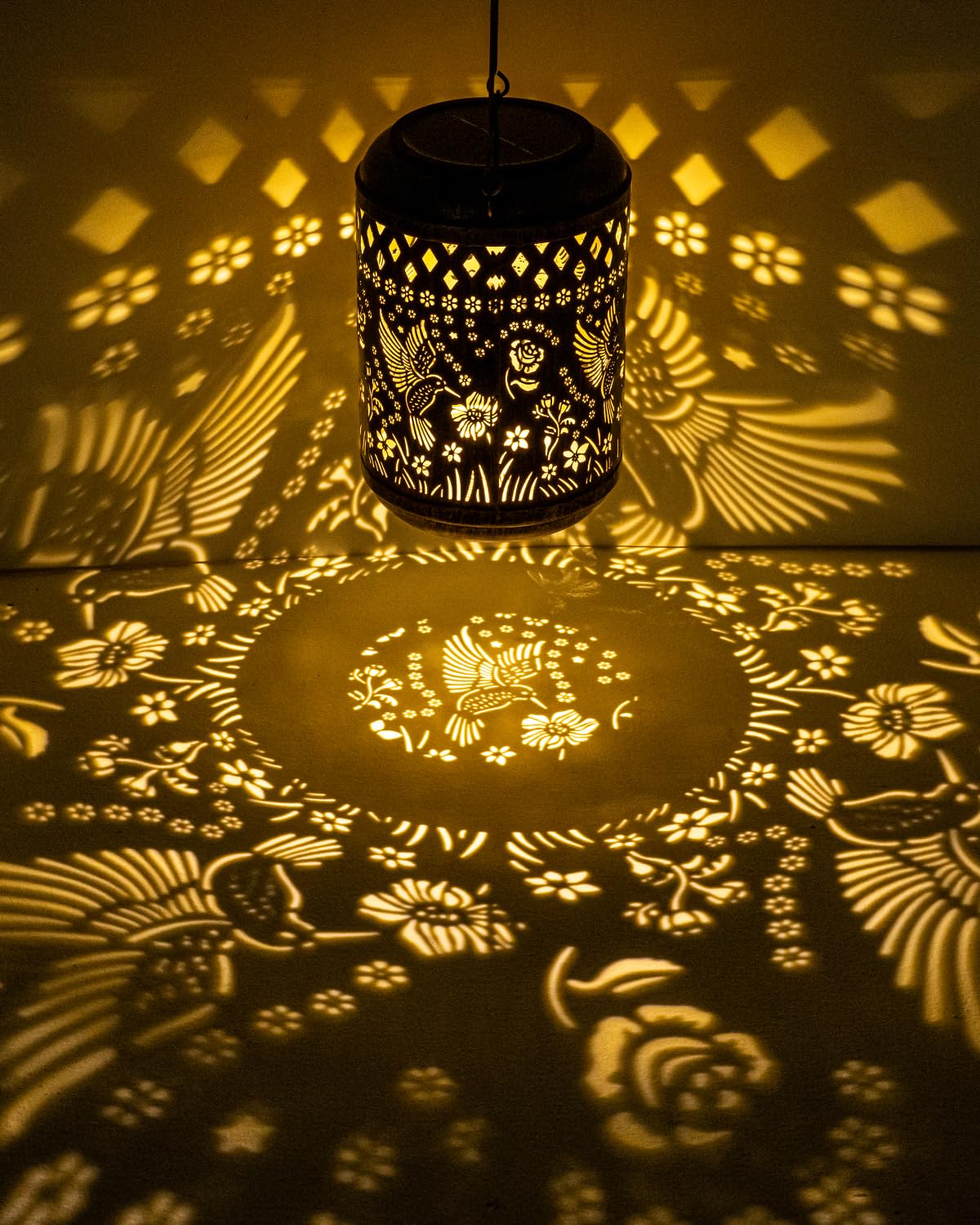 SUNCKET Solar Lanterns Outdoor Hanging Waterproof,Hummingbird Garden Decor Gifts for Women Mom, Solar Lights Metal Decoration Outside for Yard, Patio,Garden,Backyard,Porch