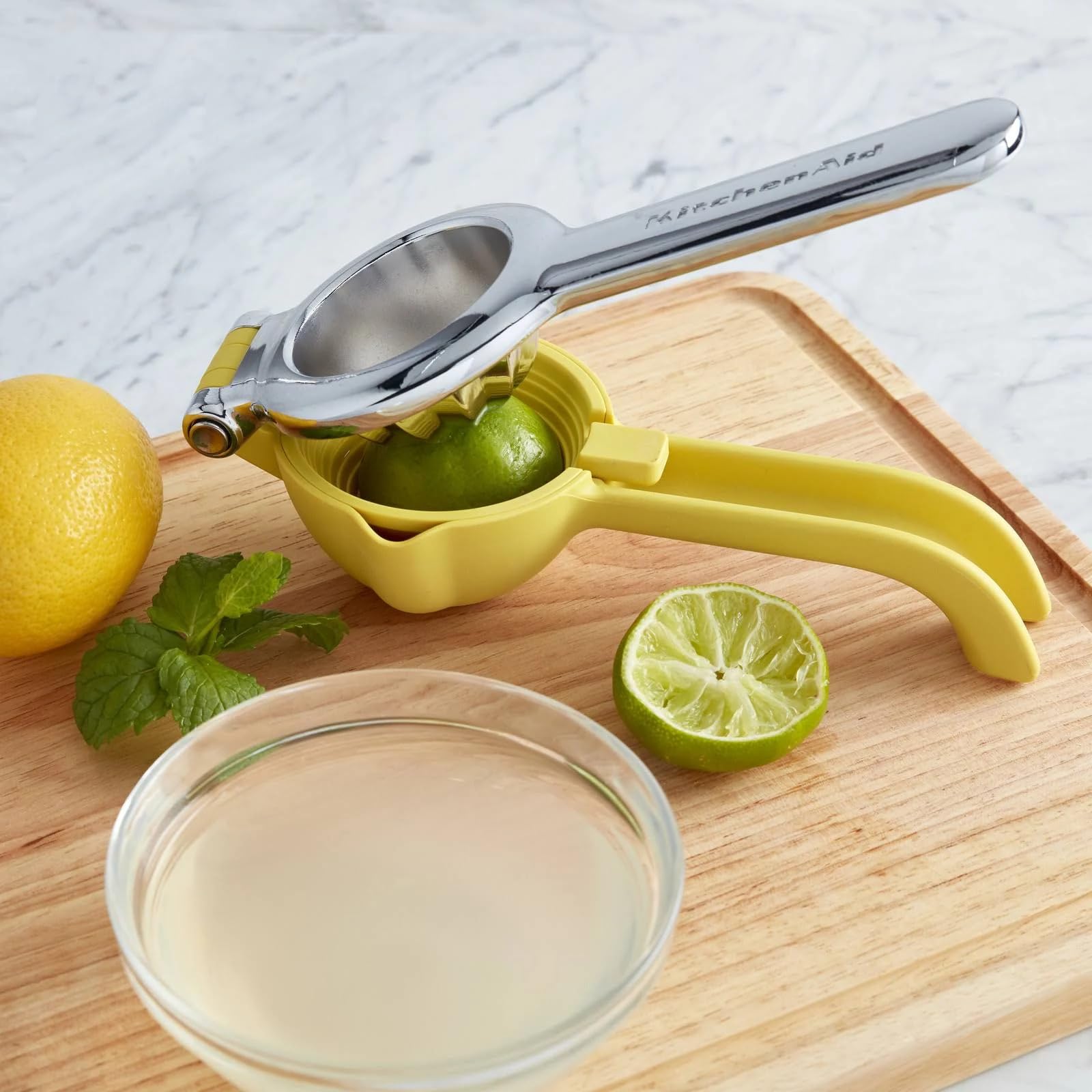 KitchenAid - Aluminium No Mess Citrus Press, Durable and Dishwasher Safe (Yellow)