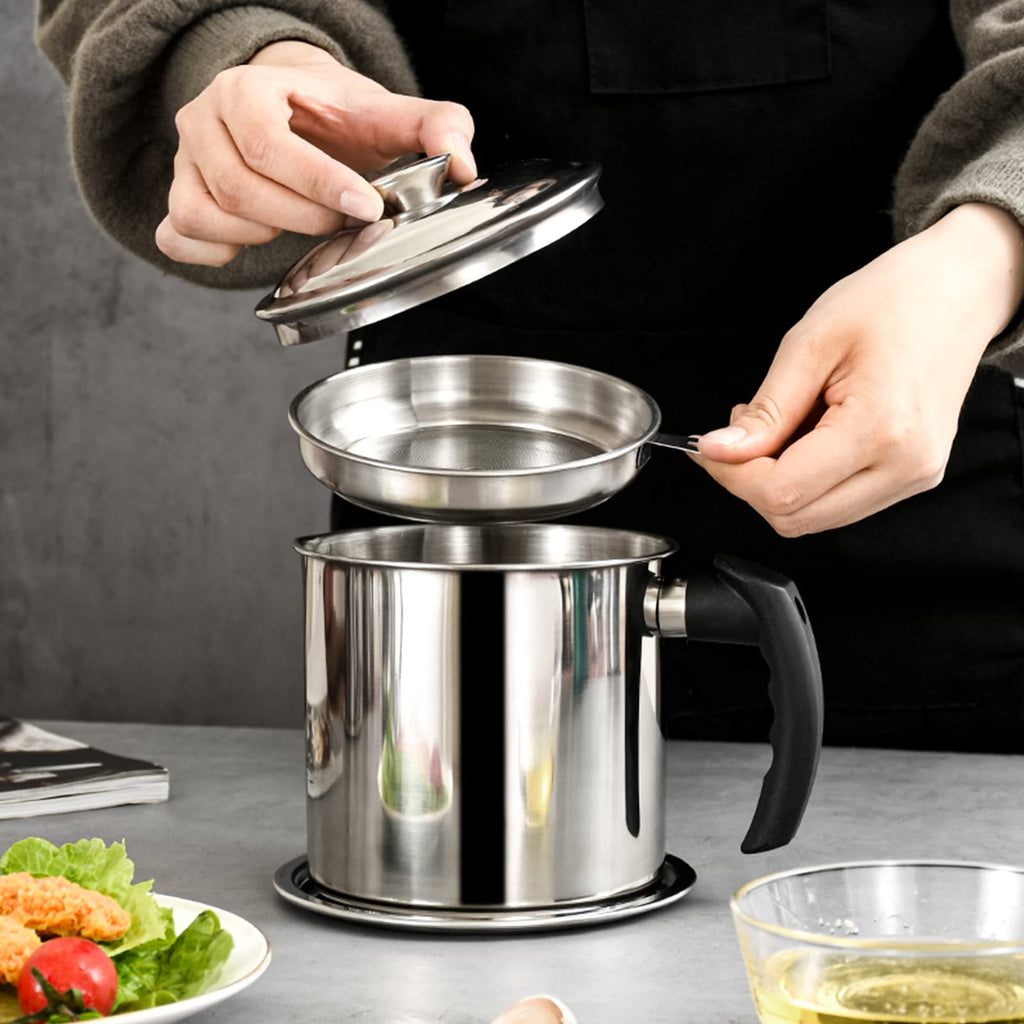 1.3L Oil Strainer Pot, Stainless Steel Bacon Grease Container with Strainer & Lid, Silver Cooking Oil Storage Can Container, Kitchen Oil Fat Storage Fat Tank Pot for Frying Oil and Cooking Grease