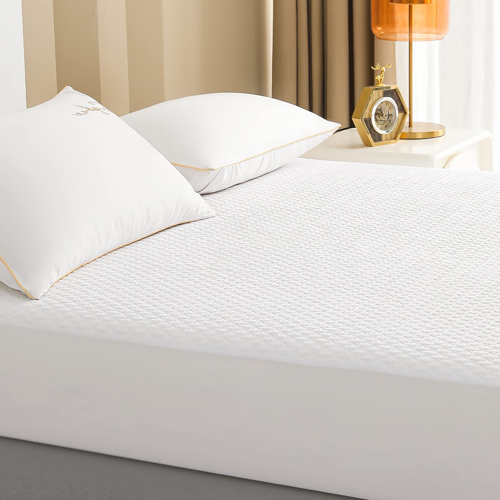 King Size Waterproof Mattress Protector, Breathable 3D Cooling Mattress Pad Fits 18" Deep Pocket, Noiseless Mattress Cover White