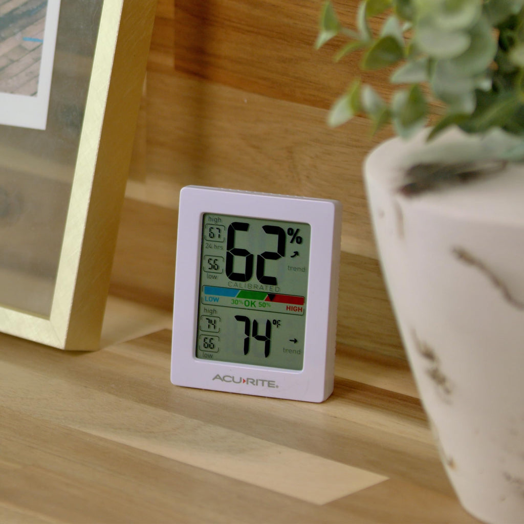 AcuRite 01083M Pro Accuracy Temperature and Humidity Monitor