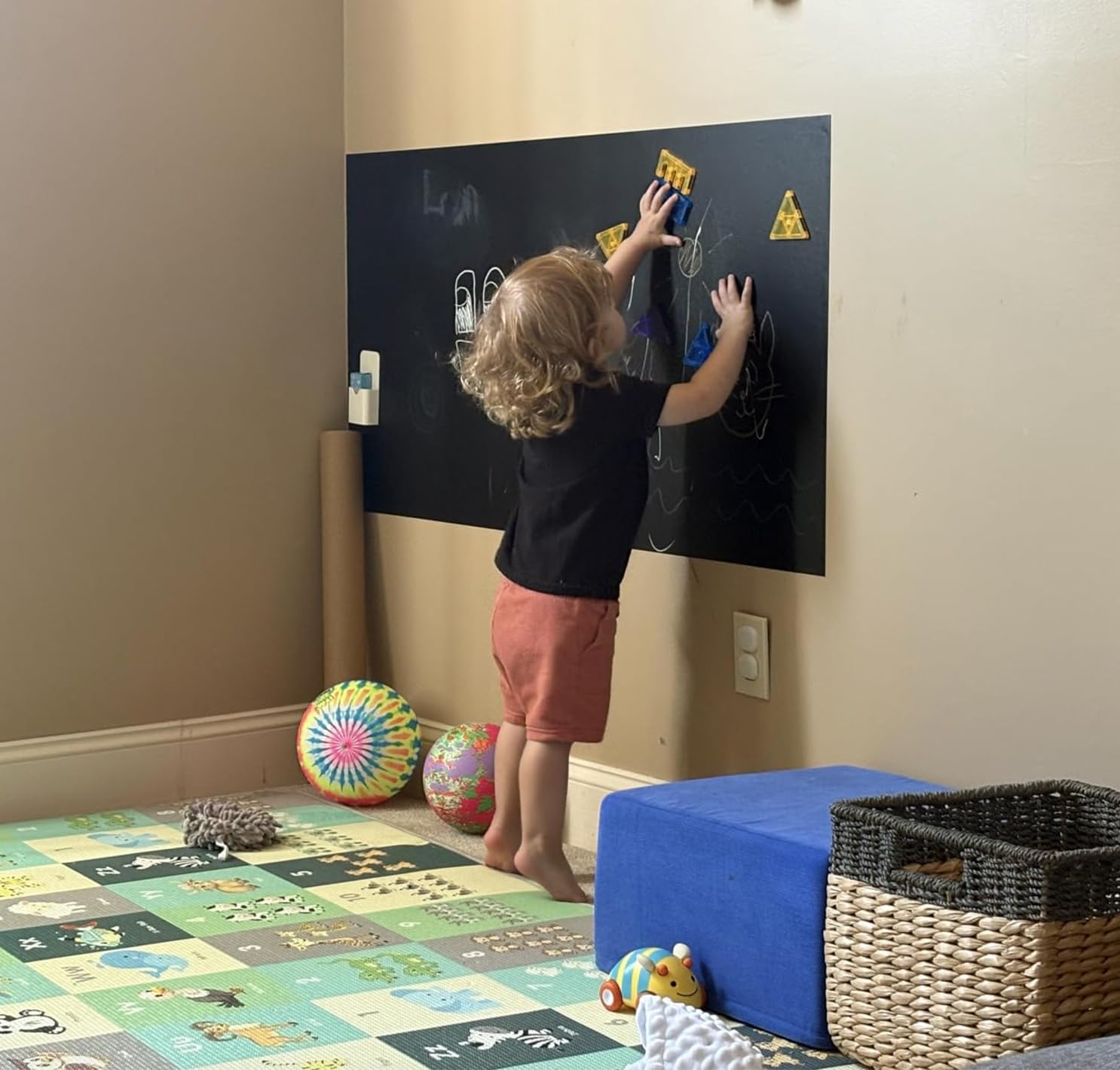 YOUNGJQ Magnetic Chalkboard Contact Paper for Wall 39" x 17.3" (100x44 cm) Self Adhesive Blackboard Wallpaper Peel and Stick Wall Decal for Home Playroom Classroom