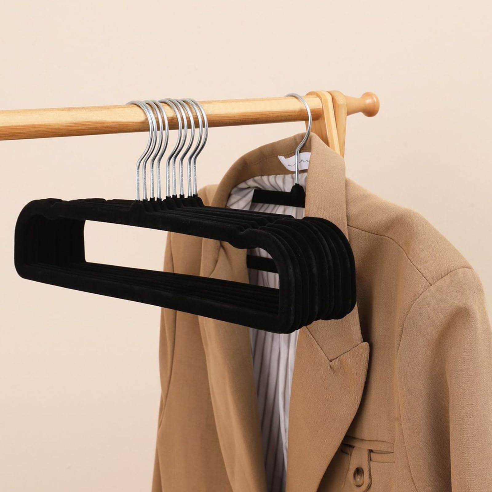Velvet Pants Hangers 20 Pack,Premium Non Slip Velvet Hangers,Thin Space Saving Slim Clothes Hangers with 360° Swivel Hook,35cm