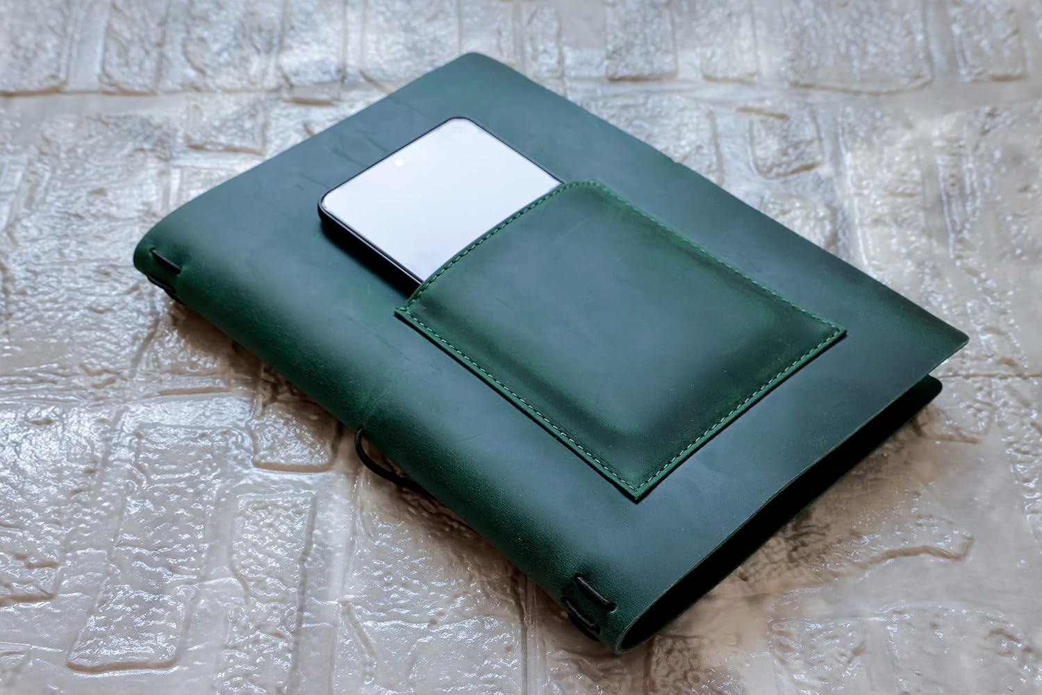 KISSKI Vintage Leather Notebook Journal, Refillable A5 Travelers Notebook Cover with Pen/Phone Pocket, 6x9 in, Writing Diary Cover/Daily Notepad for 5.5x8.5 Paper, Handmade Gift for Women/Men, Green