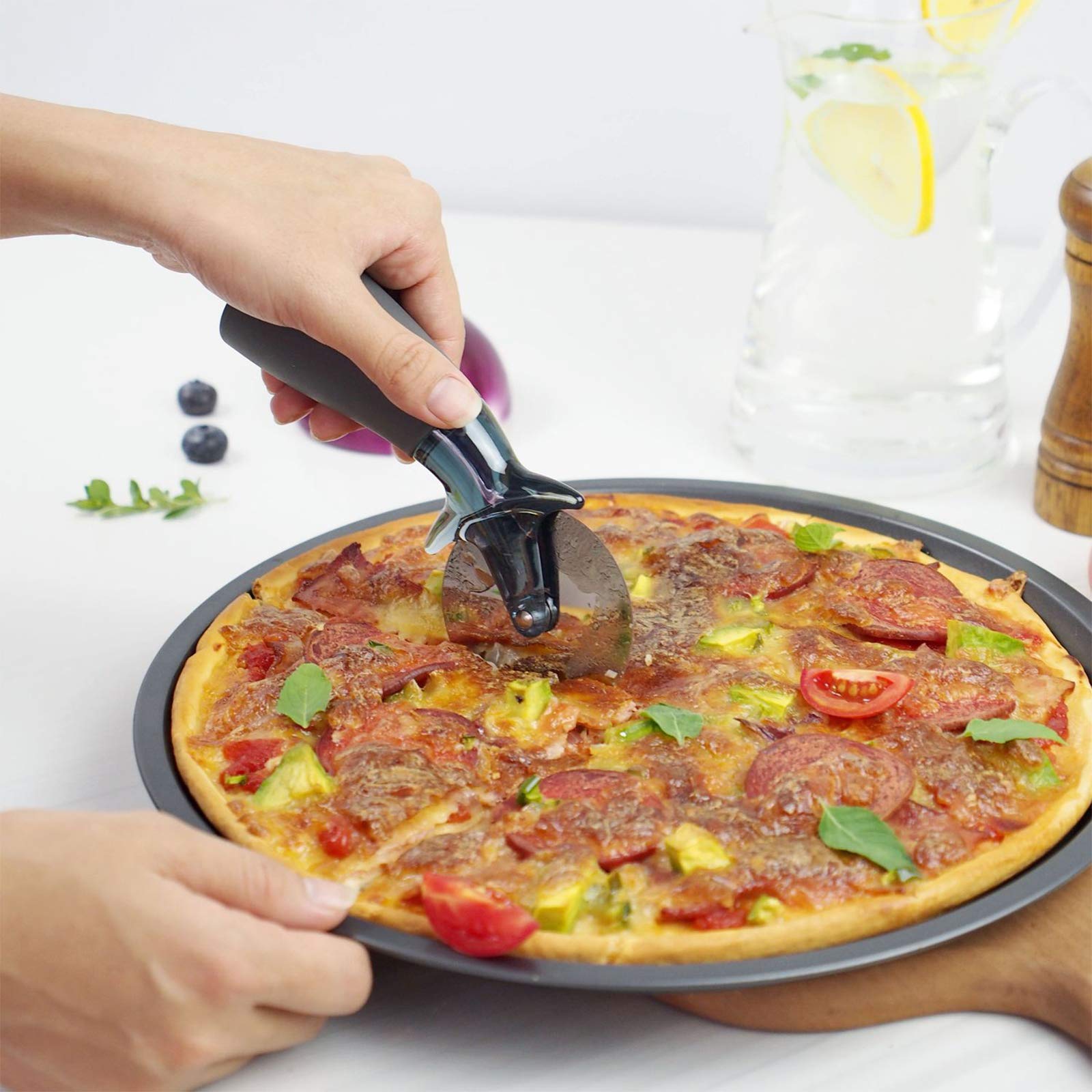 Bekith 3 Pack Pizza Crisper Trays with Holes, 12.5 inch Round Non-Stick Crisper Carbon Steel Perforated Tray for Home Kitchen, Black
