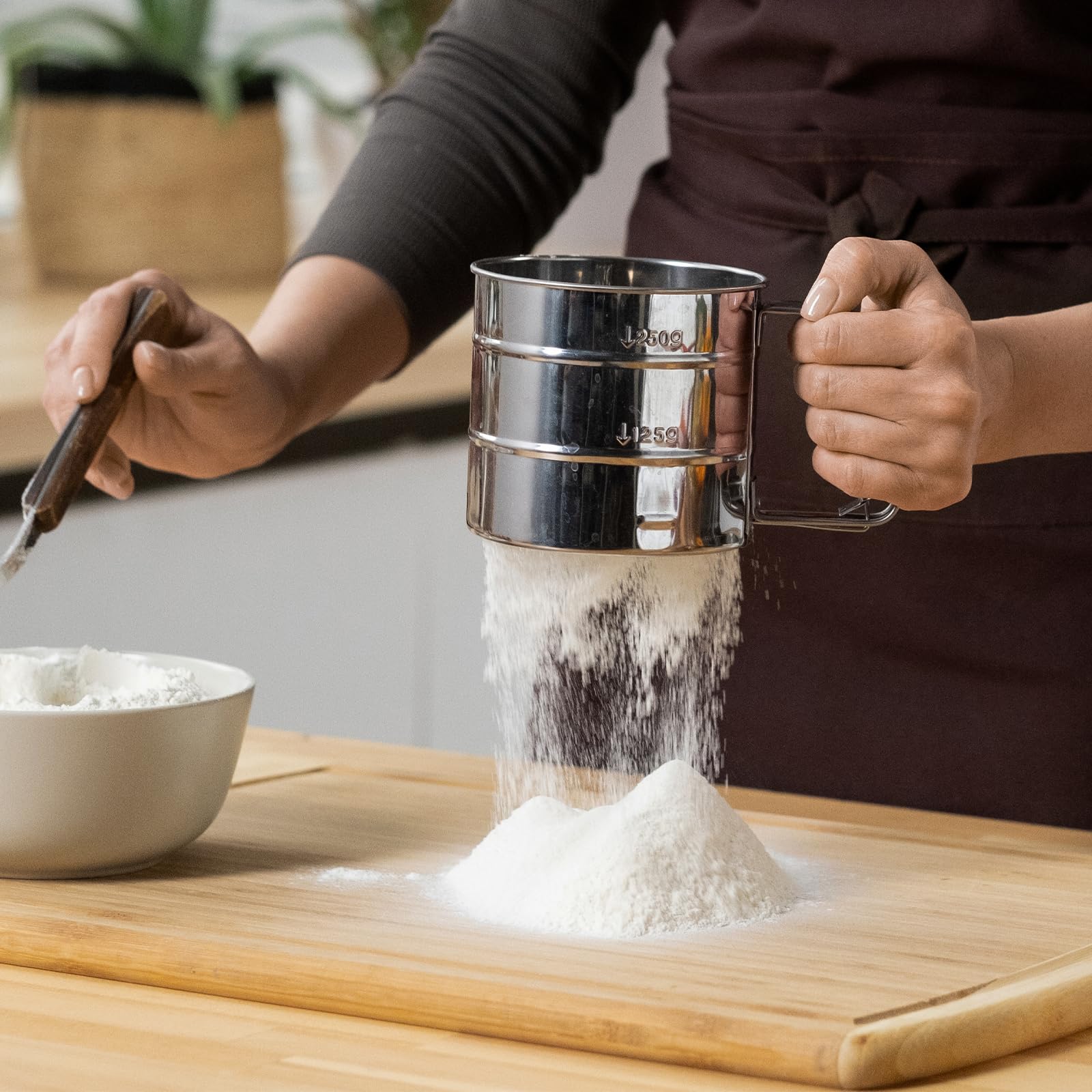 Flour Sifter, Stainless Steel Sifter for Baking, Double Layer Fine Mesh Baking Sifter, One Hand Press Crank Sifter for Powdered Sugar Shaker Duster, Flour Sieve Sifter for Baking Cakes Rondauno