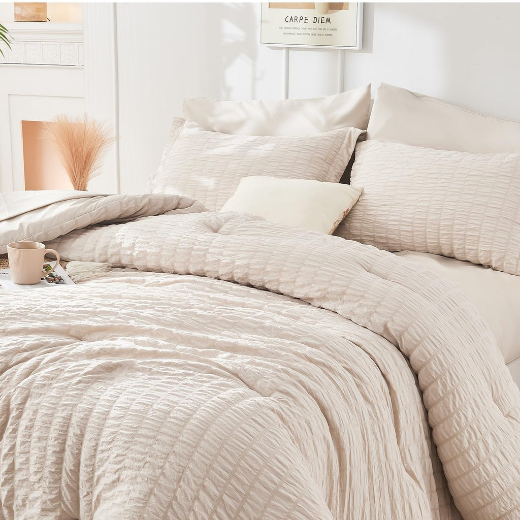 HYMOKEGE Beige Duvet Cover Queen Size, Ultra Soft 3-Piece Seersucker Duvet Cover Set with Zipper Closure, Soft Brushed Microfiber Bedding Set with 8 Corner Ties (90"x90", 2 Pillowshams)