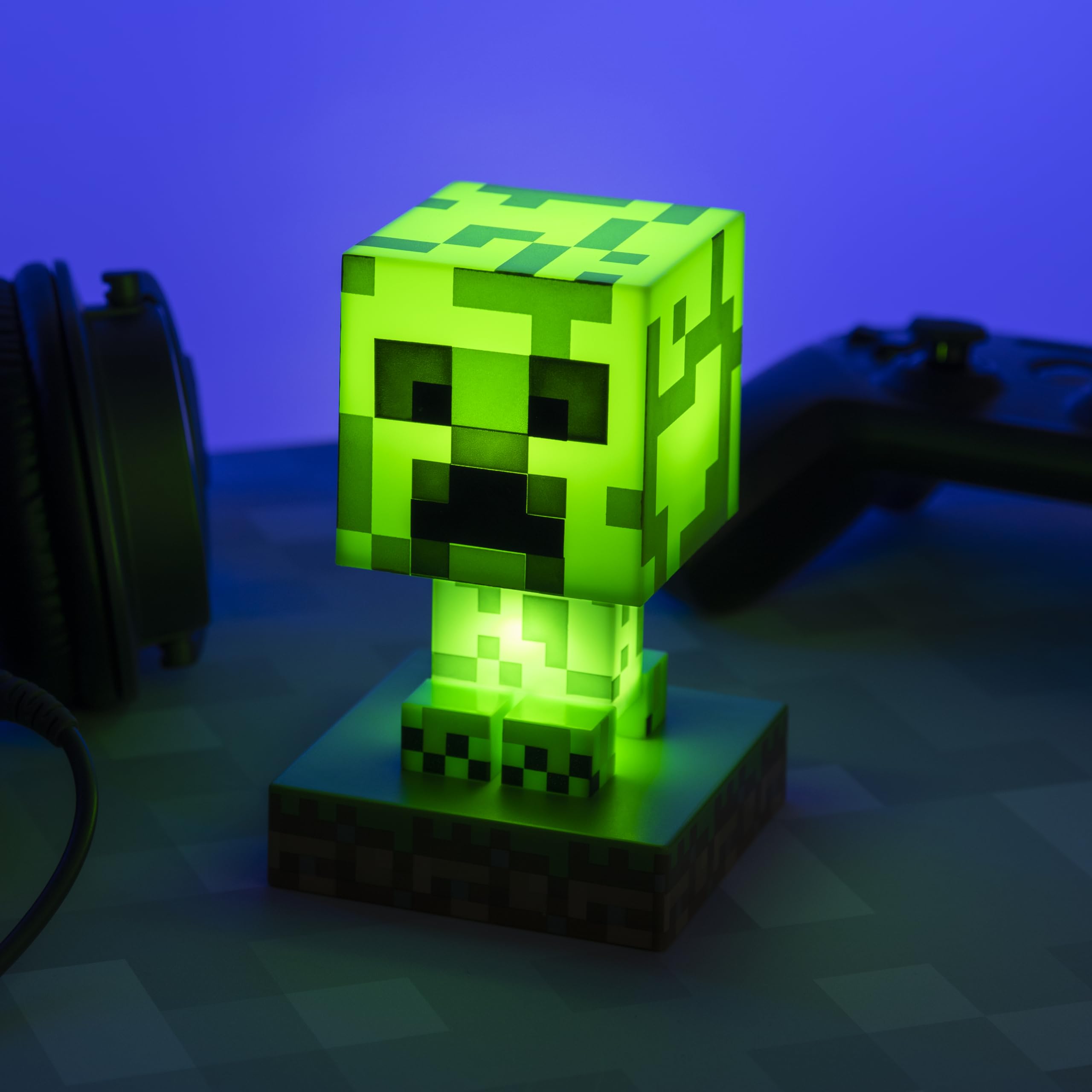 Minecraft Creeper Light, 3D Lamp - Officially Licensed Night Light - 12 cm Tall, Battery Powered, Gaming Room & Bedroom Decor for Minecraft Gamers | Paladone