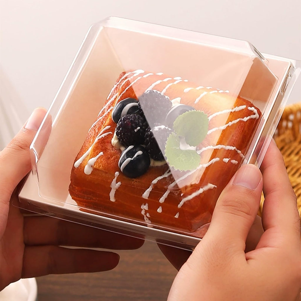 Zentriqlla 100 Pack Charcuterie Boxes with Clear Lids, Disposable Bakery Dessert Containers, To Go Treat Boxes with Twine & Stickers for Sandwich, Snacks, Cakes, Weddings, Strawberries, 5"x5"x2.6"