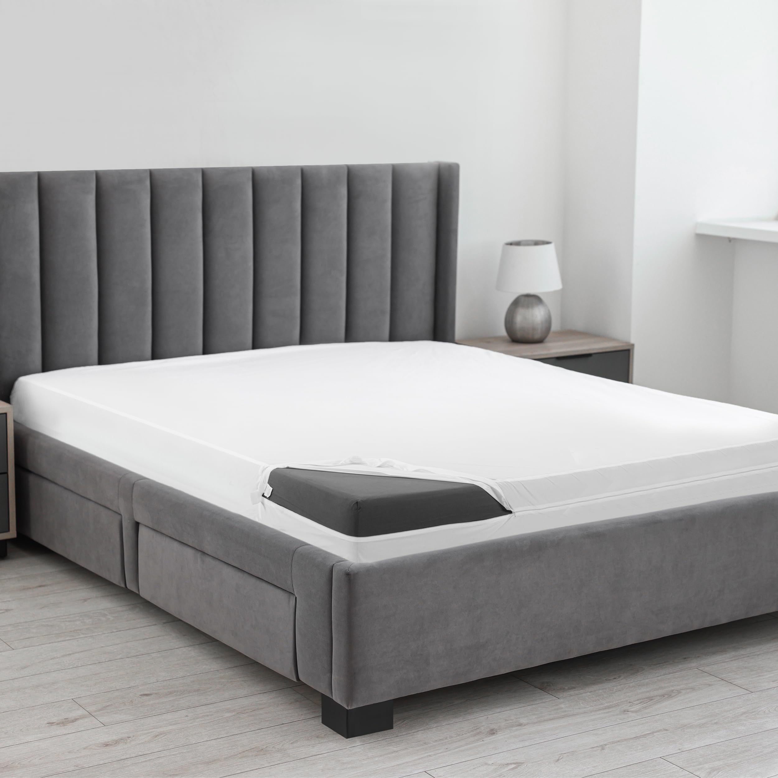 Utopia Bedding Premium Waterproof Bed Bug Mattress Cover, Queen Zippered Mattress Protector, 12 Inches Deep, Dust Mite Proof 6-Sided Mattress Encasement for Bed