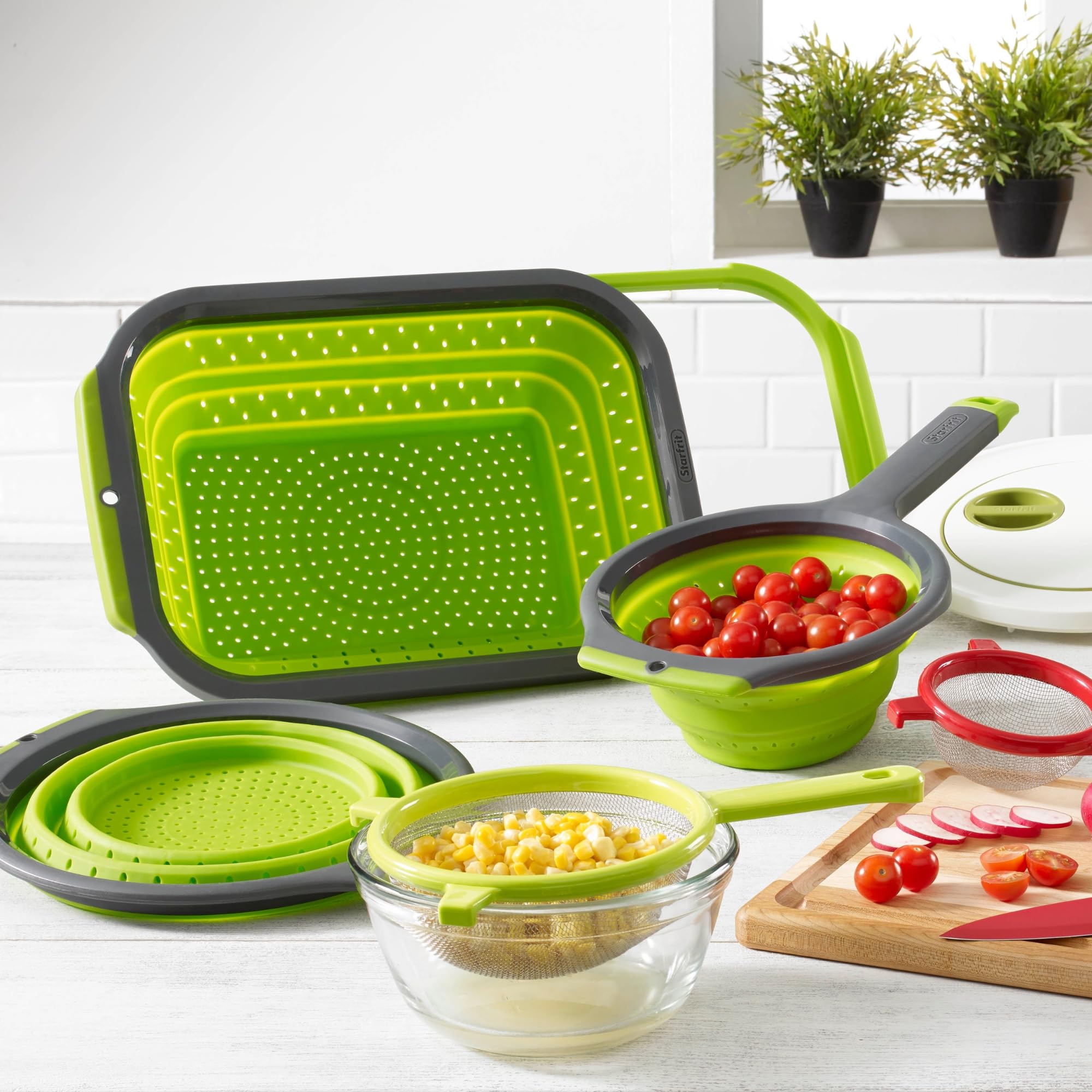 Starfrit Collapsible Over-The-Sink Colander - 6 Qt - Space Saver - Efficient Draining - Extendable Handles to Fit Over Most Sinks - Space Saver, Compact Storage - Dishwasher Safe