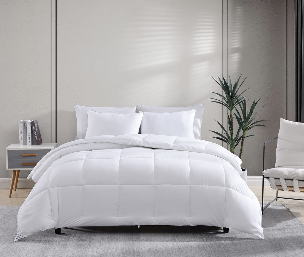 Comforter King Size Goose Down Alternative Microfiber Quilted Solid Comforter/Duvet Insert - Ultra Soft Hypoallergenic Bedding - Medium Warmth for All Seasons King Comforter - White