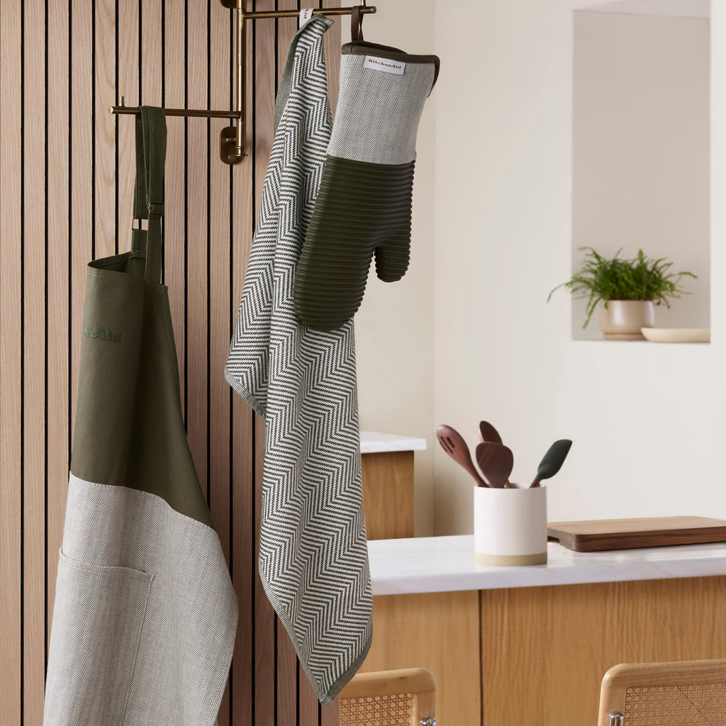 KITCHENAID® Evergreen Design Series Herringbone Ribbed Soft Silicone Oven Mitts 2-Pack Set, Heat Resistant up to 500°F, Flexible & Waterproof, Deep Forest Green, 7"x14"