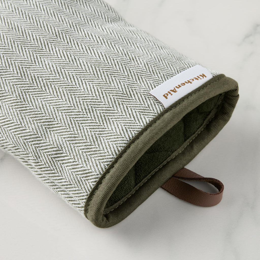 KITCHENAID® Evergreen Design Series Herringbone Ribbed Soft Silicone Mini Oven Mitts 2-Pack Set, Heat Resistant up to 500°F, Flexible & Waterproof, Deep Forest Green, 5.5"x9"