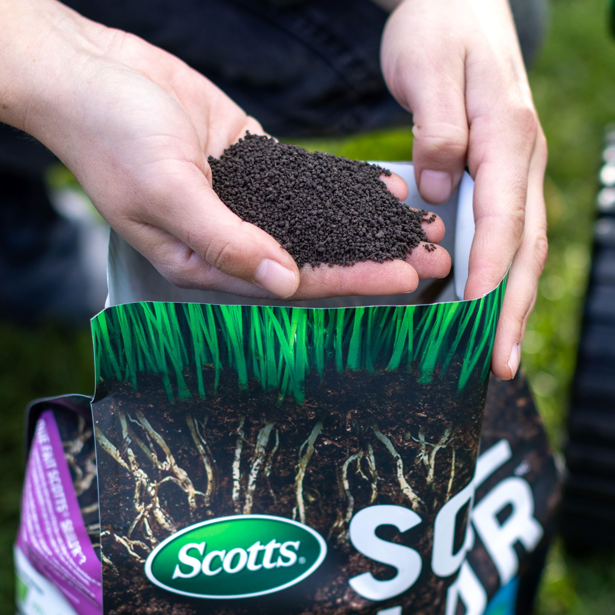 Scotts Soil Build'R Spreadable Top Dress for Lawns 4.2kg (122m² Coverage)