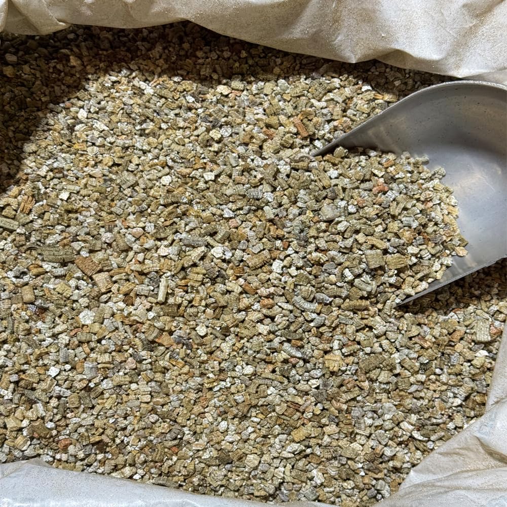 Vermiculite Medium, Supplies The Roots with Plenty of Oxygen so Growing Plants are Stronger, Healthier, and Have Higher yields. (5 litres)