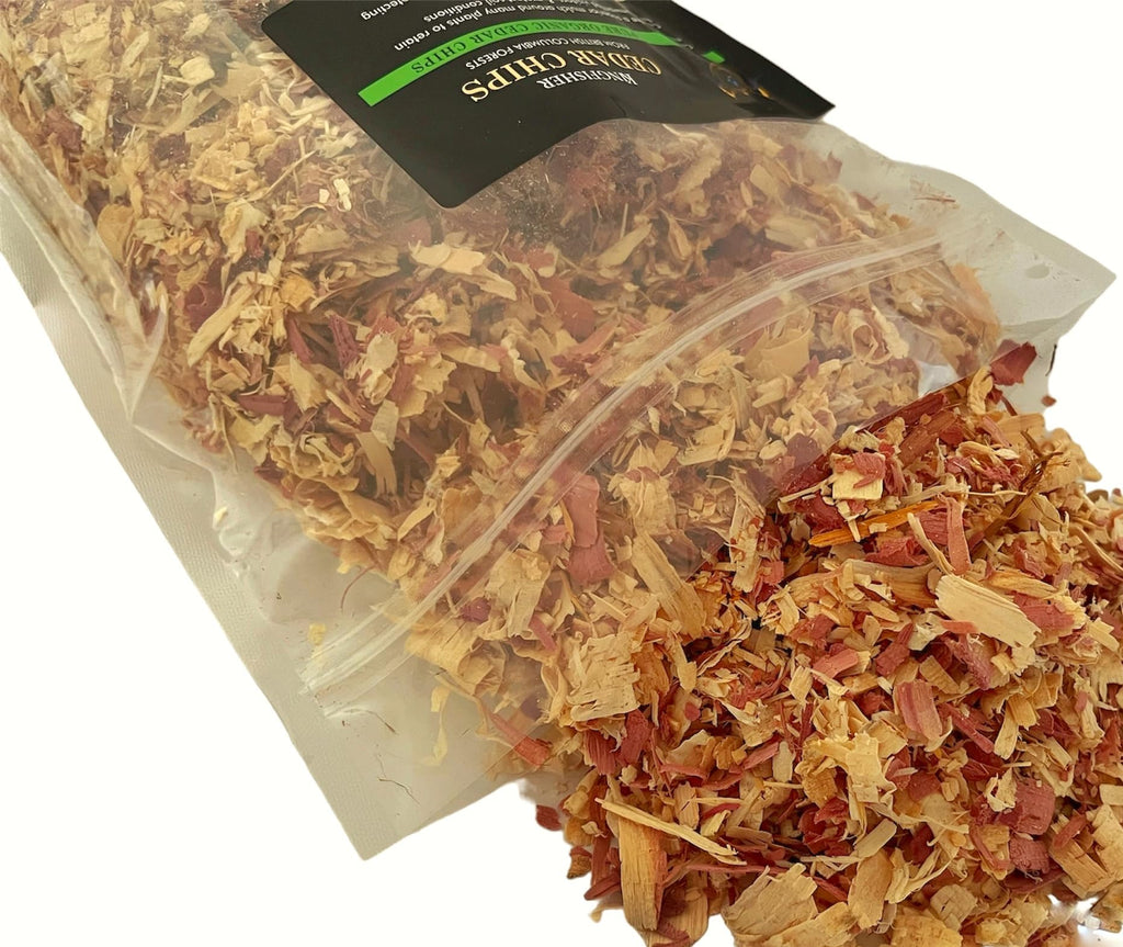Kingfishers Cedar Chips - Natural Cedar Chips & Shavings - Organic Cedar Shavings & Mulch - Cedar Shavings for pet bedding or landscaping mulch (4 Litres)