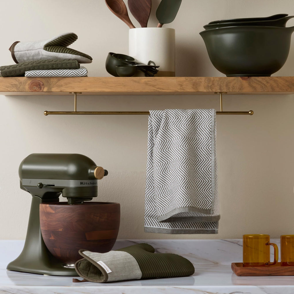 KITCHENAID® Evergreen Design Series Herringbone Ribbed Soft Silicone Oven Mitts 2-Pack Set, Heat Resistant up to 500°F, Flexible & Waterproof, Deep Forest Green, 7"x14"