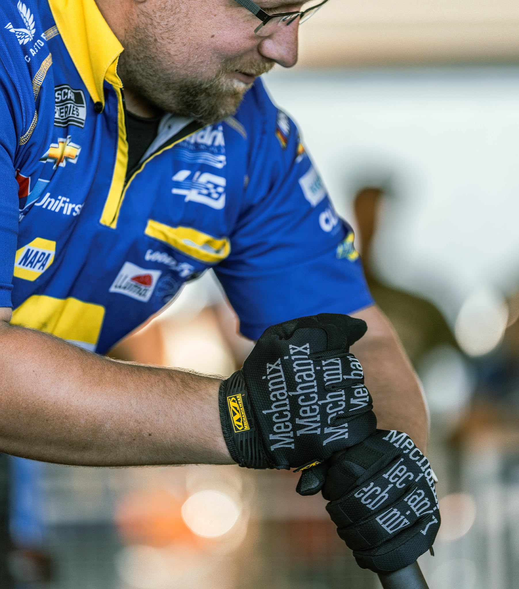 Mechanix Wear: The Original Work Glove with Secure Fit, Synthetic Leather Performance Gloves for Multi-purpose Use, Durable, Touchscreen Capable Safety Gloves for Men (Black, Large)
