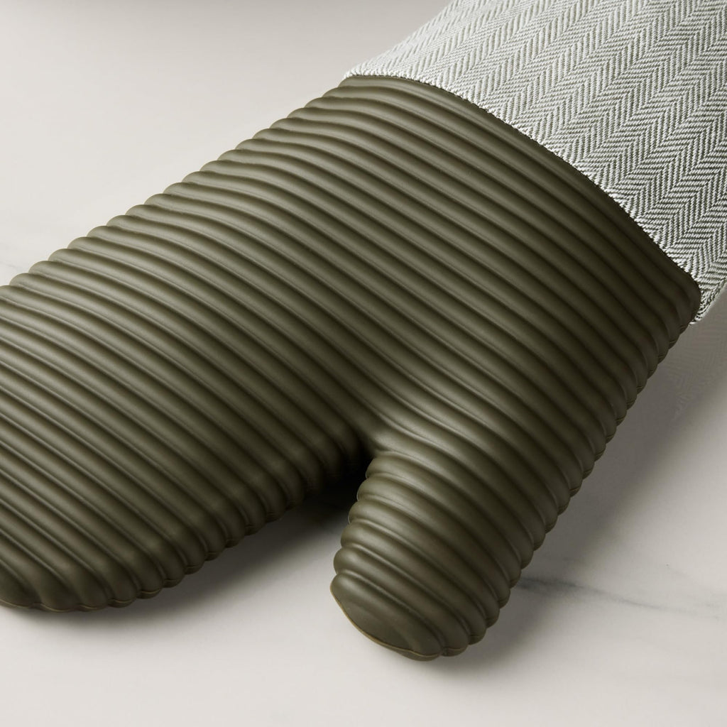 KITCHENAID® Evergreen Design Series Herringbone Ribbed Soft Silicone Oven Mitts 2-Pack Set, Heat Resistant up to 500°F, Flexible & Waterproof, Deep Forest Green, 7"x14"