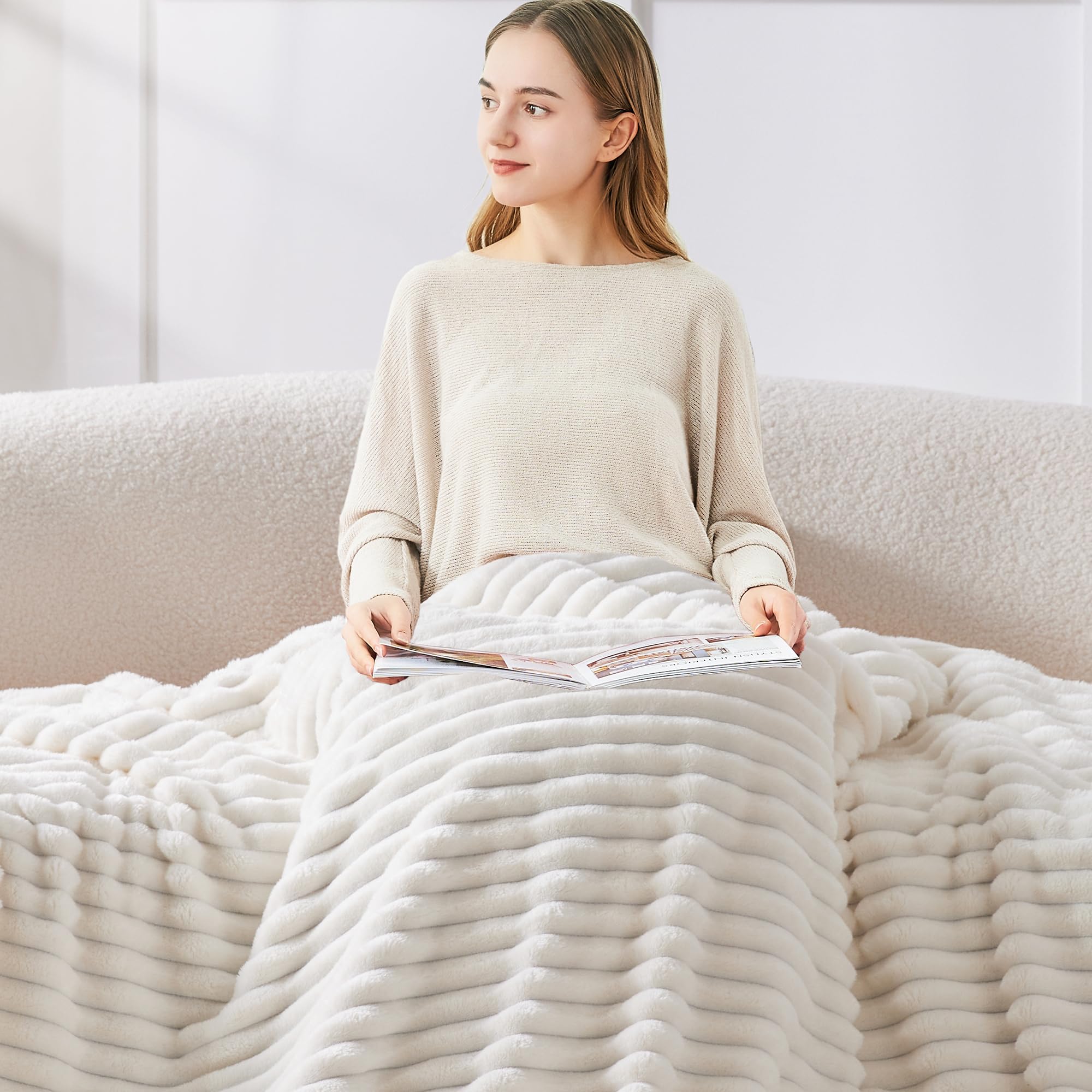 BEDELITE Fuzzy Twin Blanket for Bed - Cream White Fluffy Cozy Soft Plush Warm Fleece Blankets for Winter, Bedroom Valentine's Day Decor Gifts for Him Her