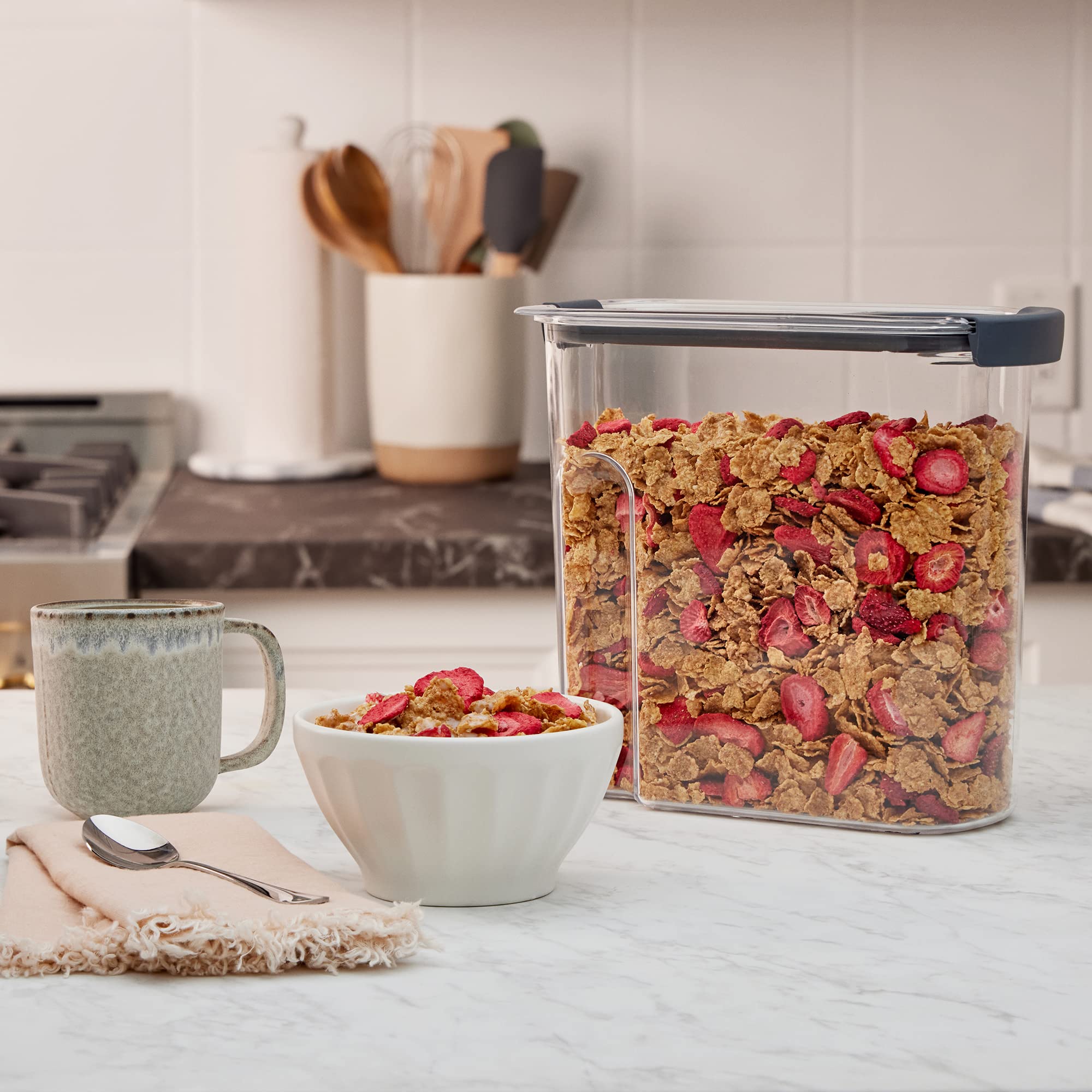 Rubbermaid Brilliance Pantry Cereal Keeper, Modular Food Storage Container, BPA-Free, 4.25 L (18 Cup)