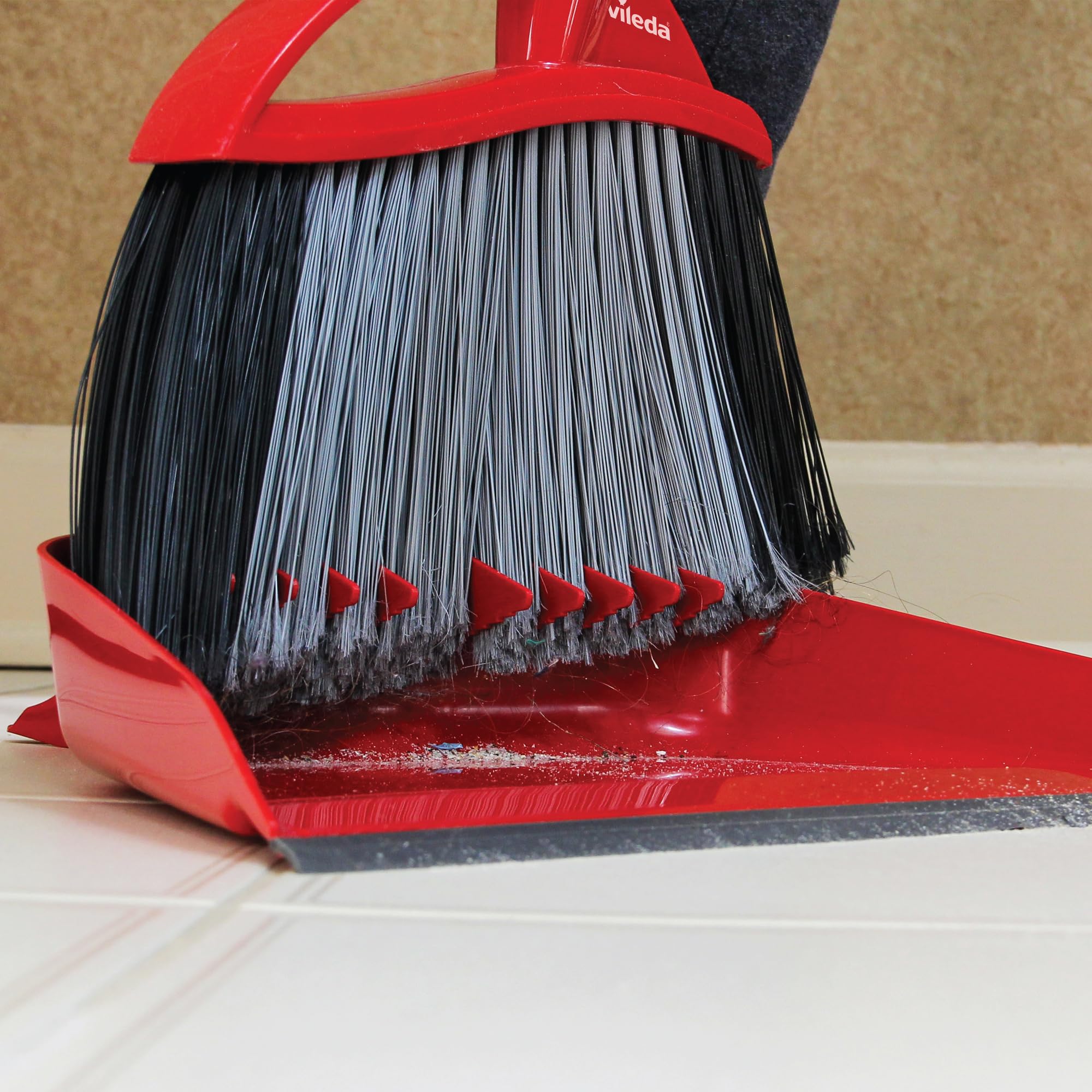 Vileda Pet Pro Broom with Step-On Dustpan and 3-Piece Handle | Remove 99% Dust and Dirt in One Sweep
