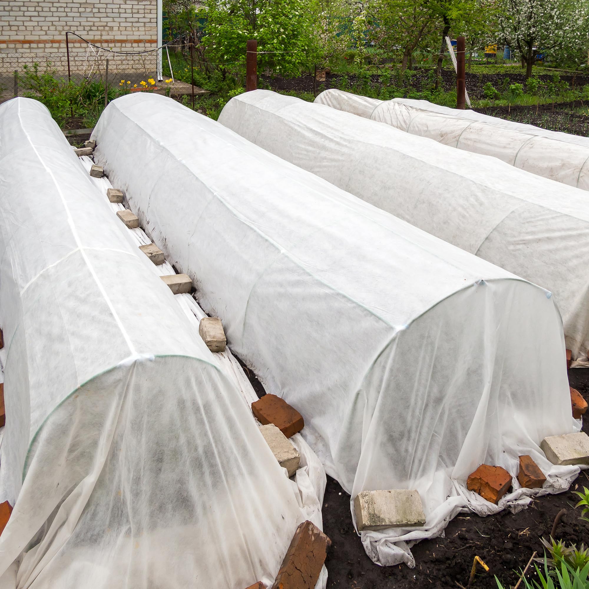 DECOHS 30 x 10 Ft Plant Sun Protection Cloth, Garden Plant Shade Cloth, Non-Woven White Light Refraction Sunshade Cloth for Protecting Plants Vegetable Rows from Direct Sunlight