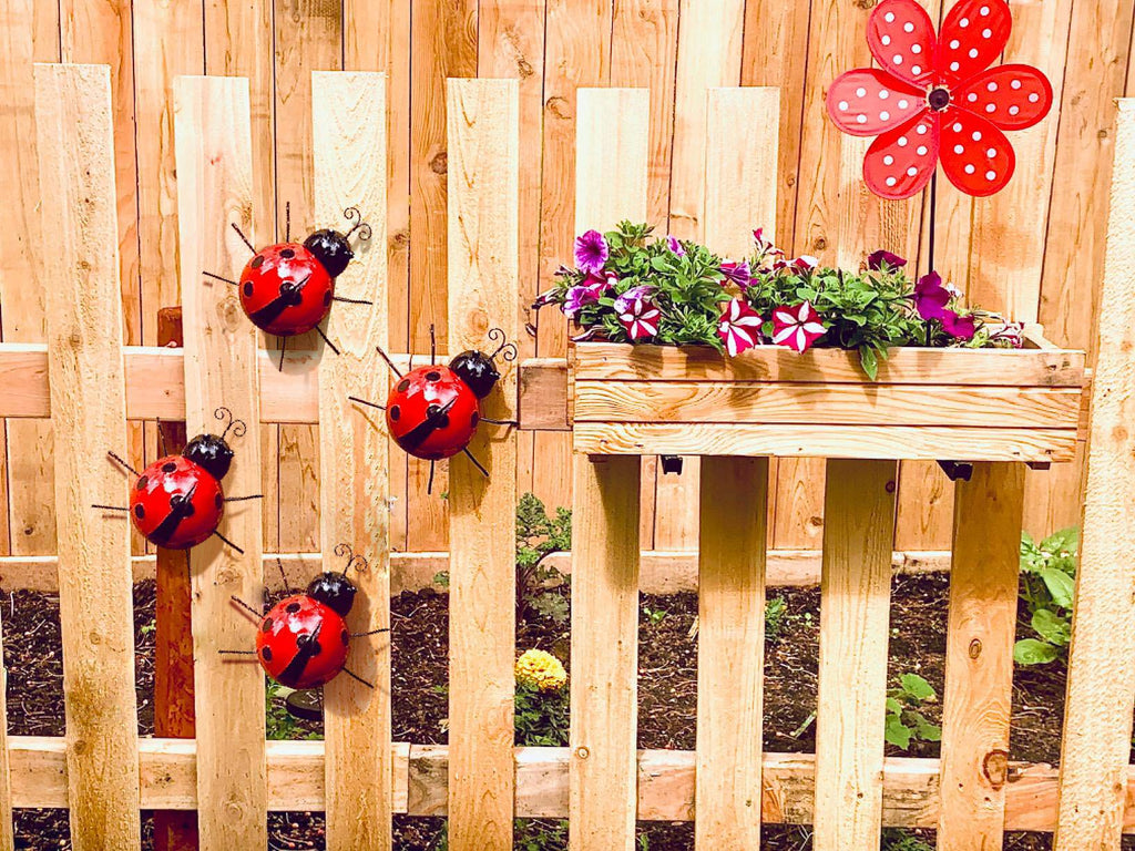 Metal Ladybugs Garden Wall Art Decor Cute Handmade Ladybugs for Backyard Garden Lawn Porch Outdoor Decoration with Red and Black Spots Easy Hanging Yard Wall Ornament Set of 4